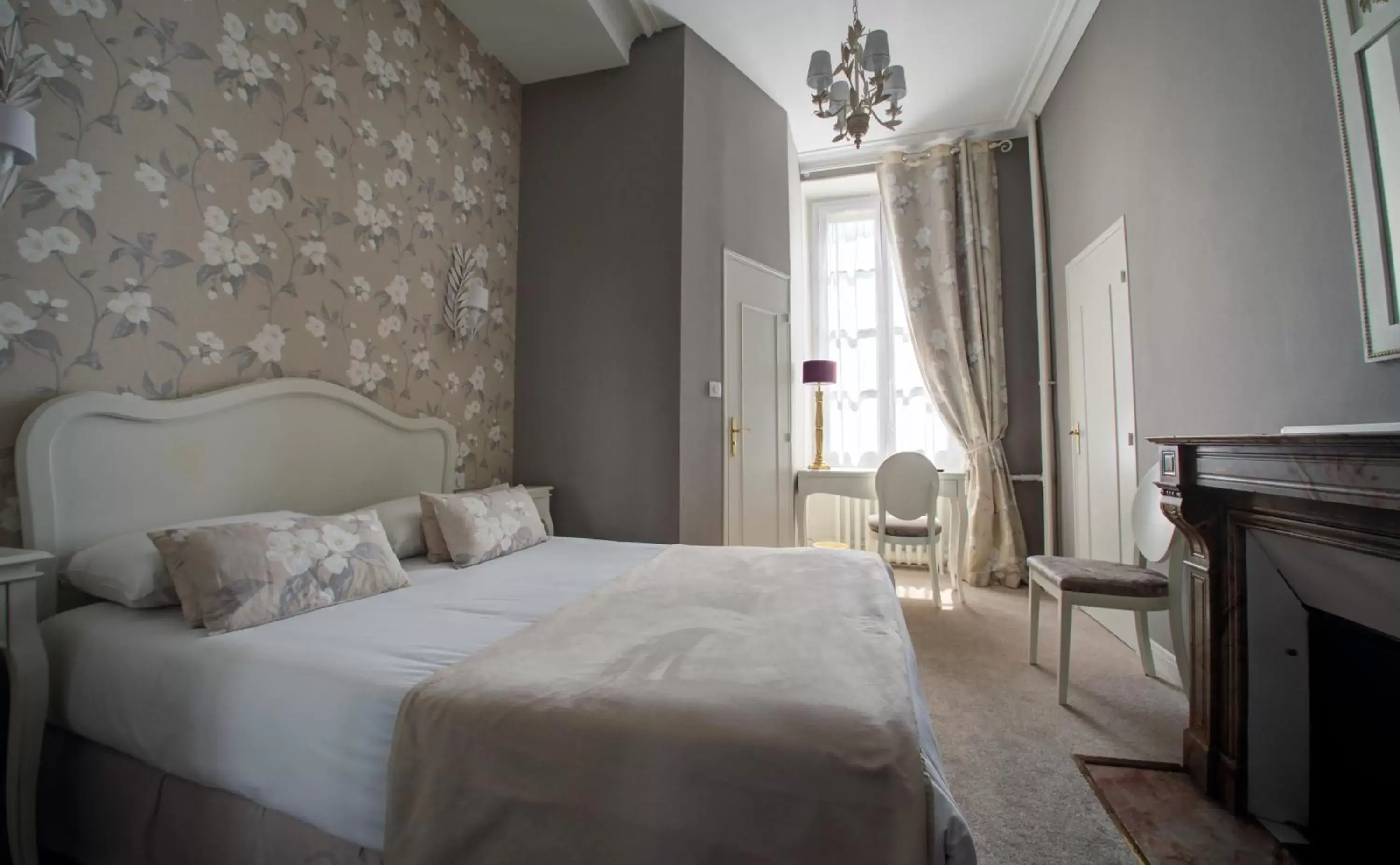Photo of the whole room, Bed in Hôtel Du Mail