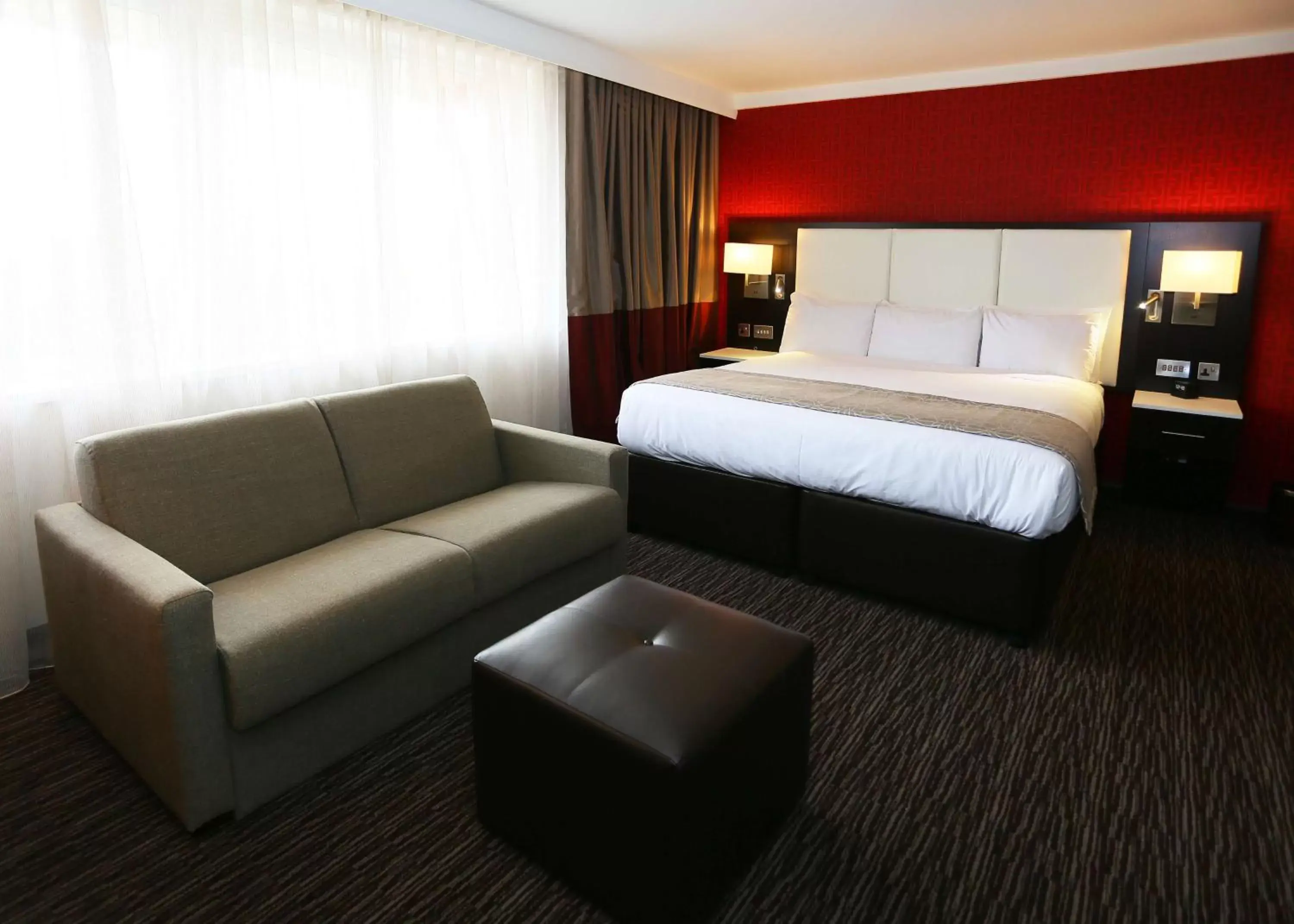 View (from property/room), Bed in DoubleTree by Hilton Hotel Nottingham - Gateway