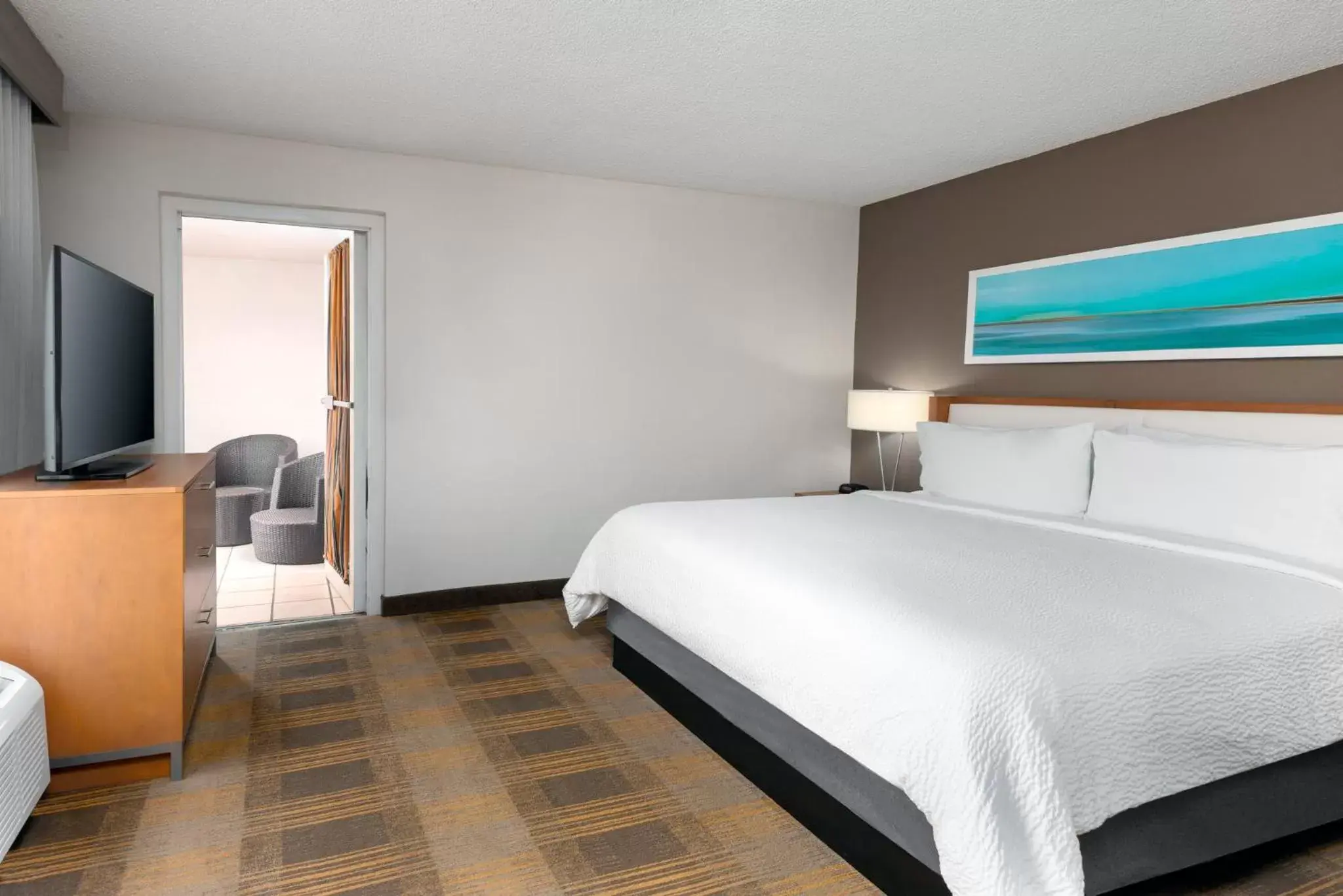 Photo of the whole room, Bed in Holiday Inn Miami-Doral Area, an IHG Hotel