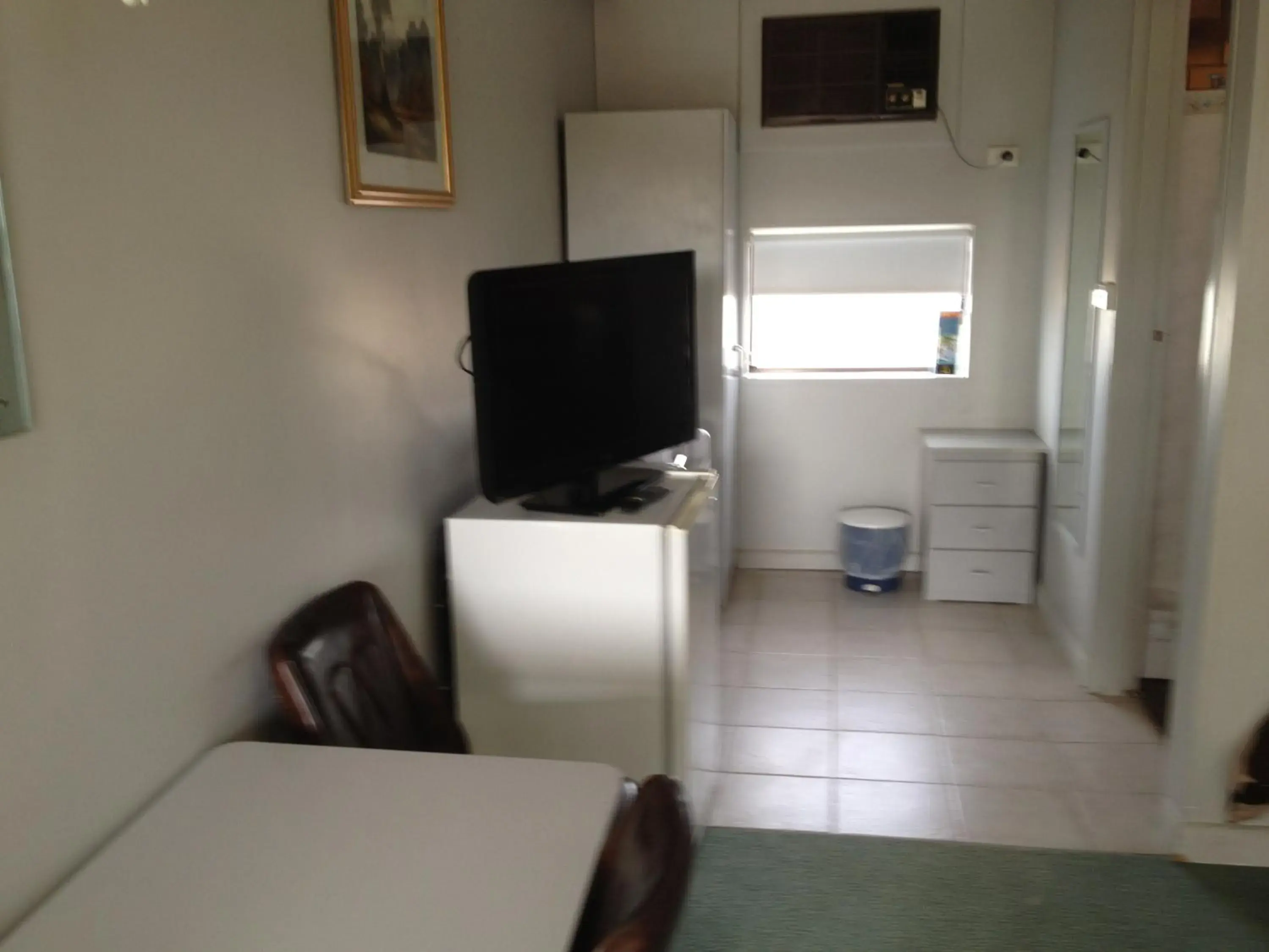 Day, TV/Entertainment Center in Figtree Motel