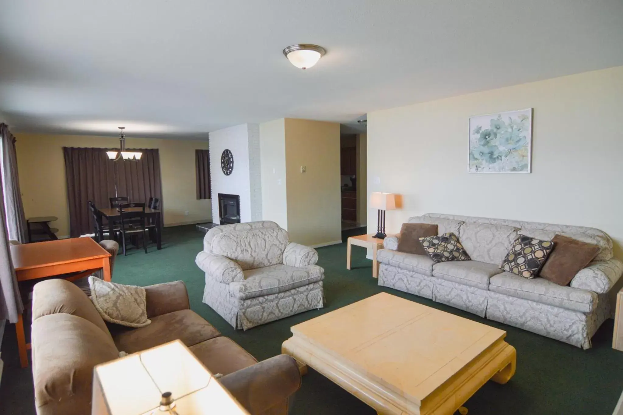 Seating Area in Shoreline Resort Condominiums