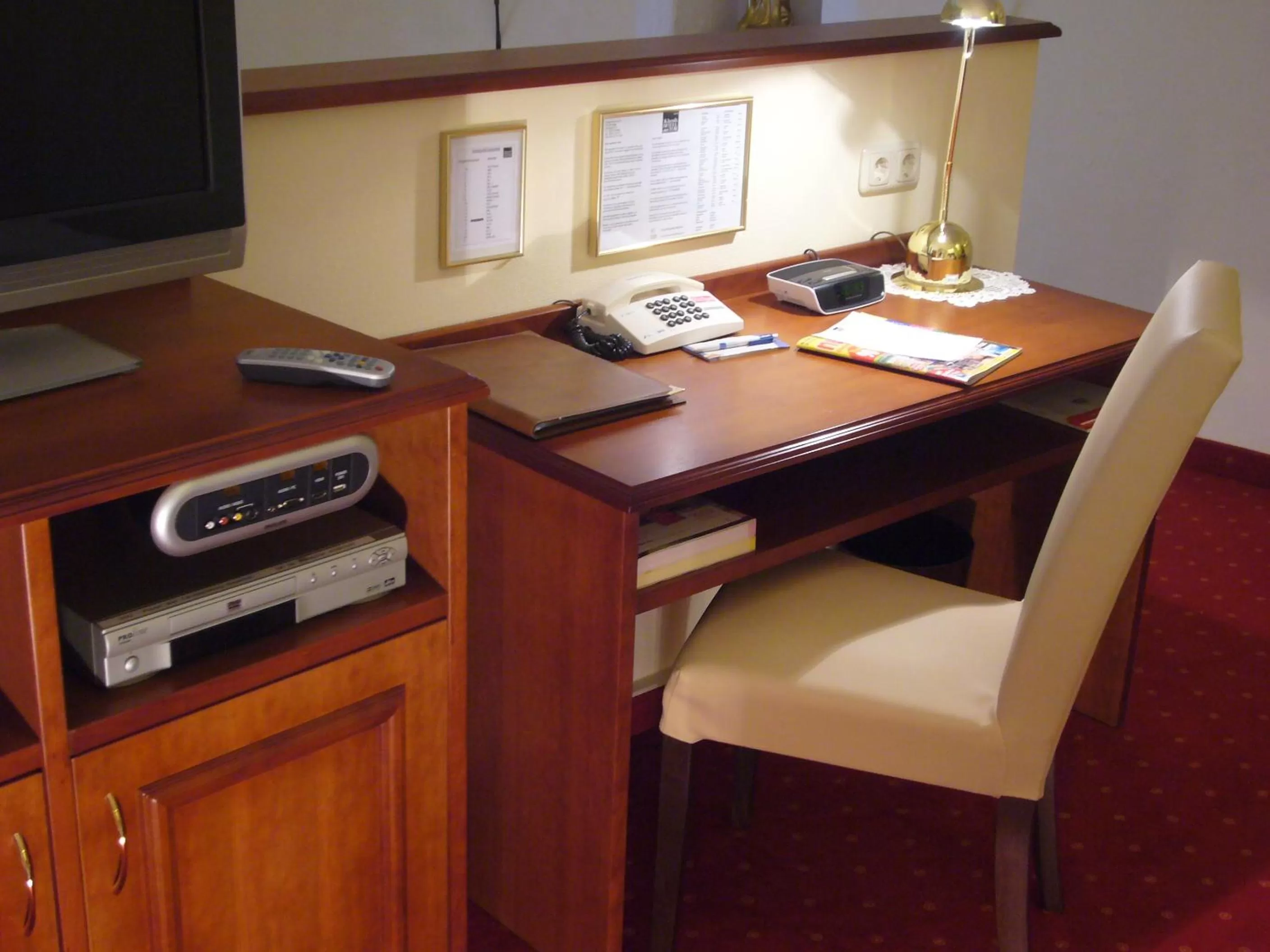 TV and multimedia in Klassik Hotel am Tor