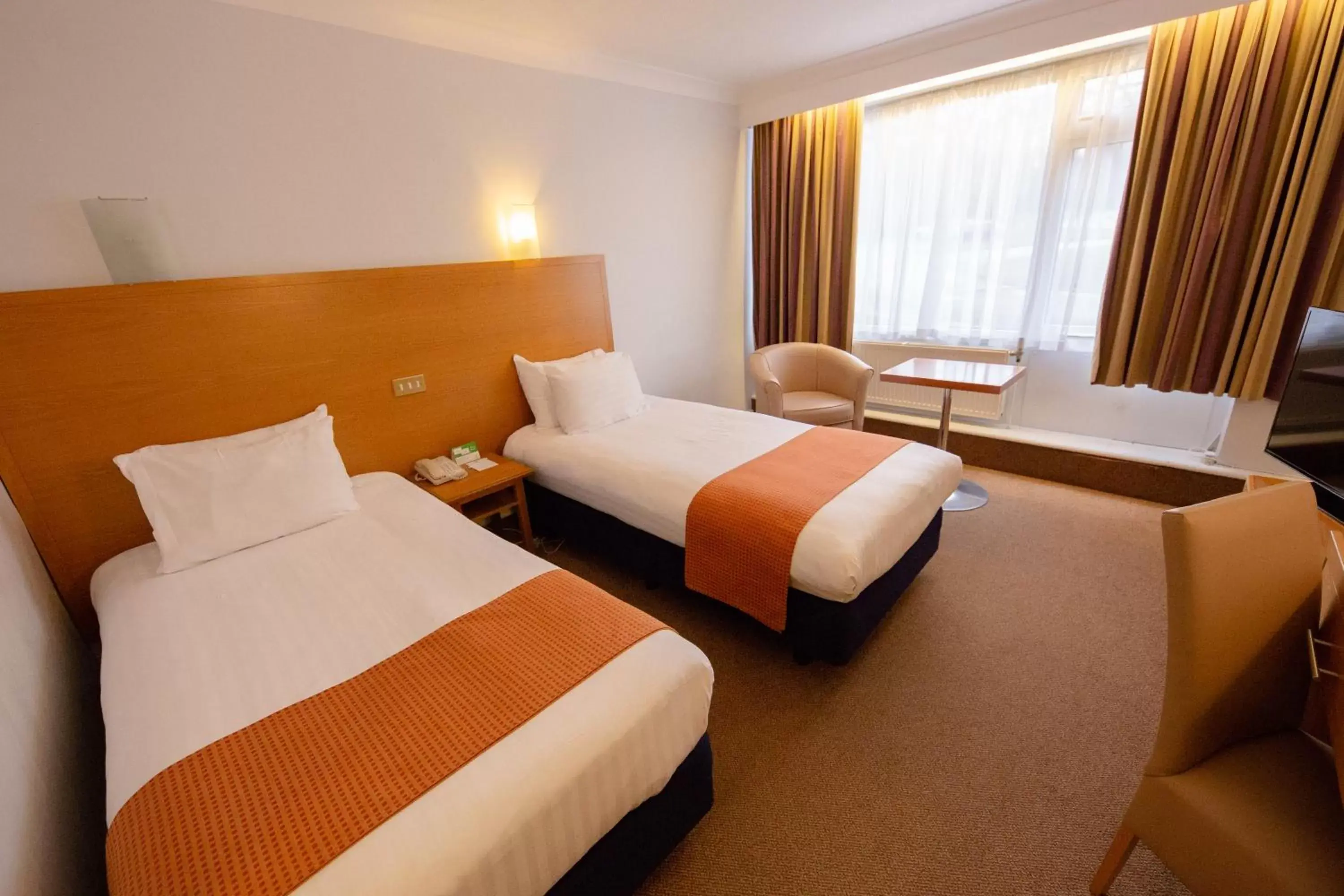 Bedroom, Bed in Holiday Inn Newport, an IHG Hotel