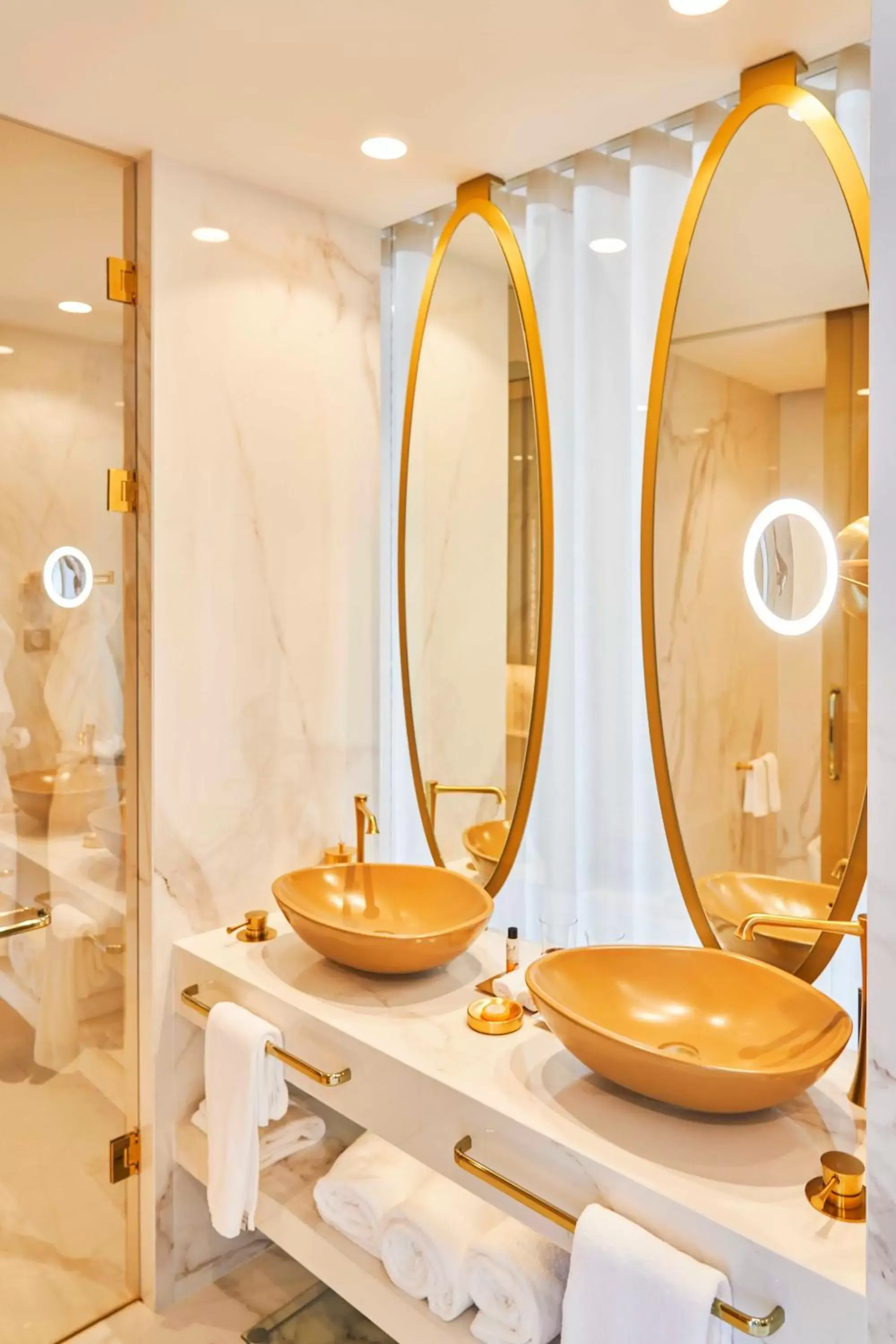 Bathroom in Savoy Palace - The Leading Hotels of the World - Savoy Signature