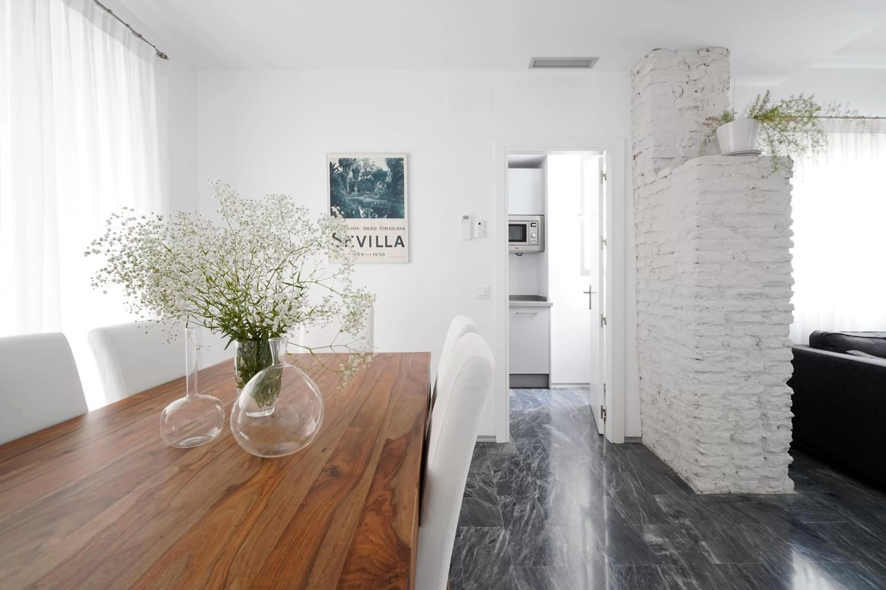 Dining area in Numa Seville Jondo