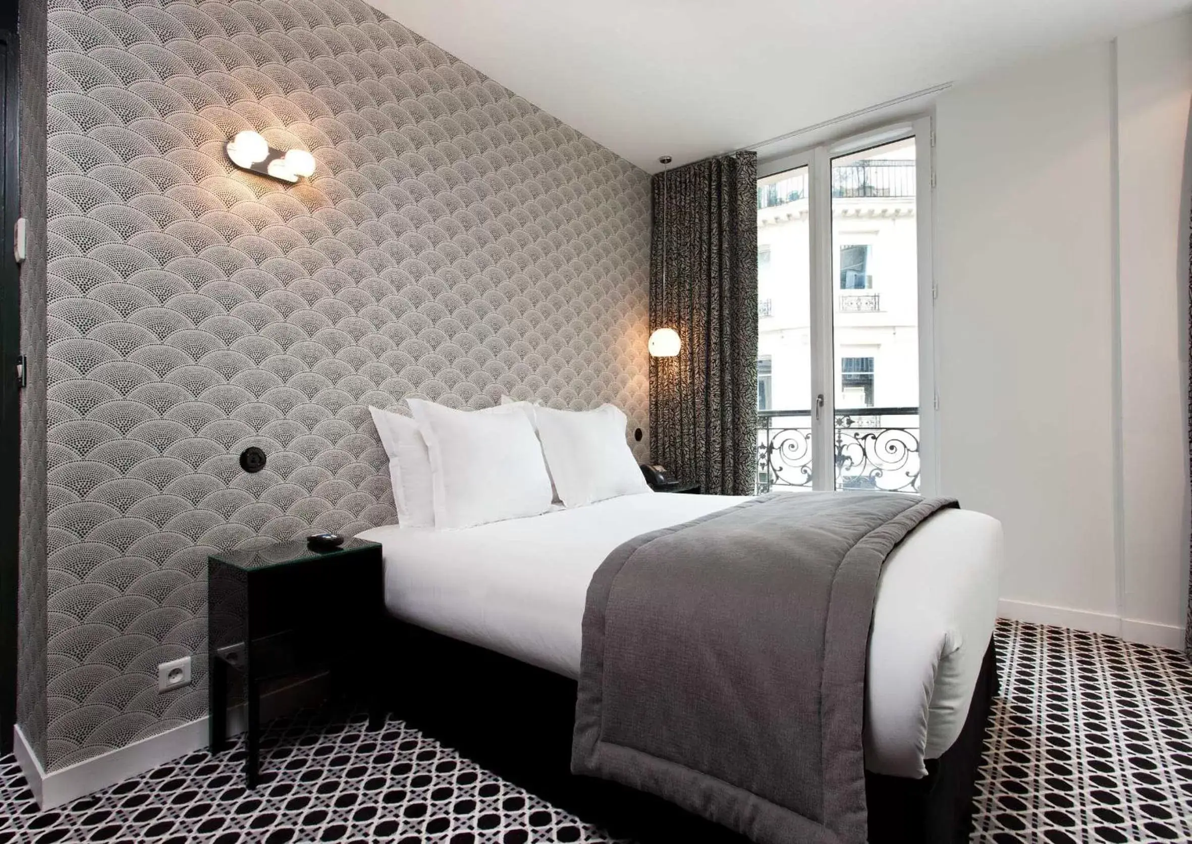 Photo of the whole room, Bed in Hôtel Emile Le Marais