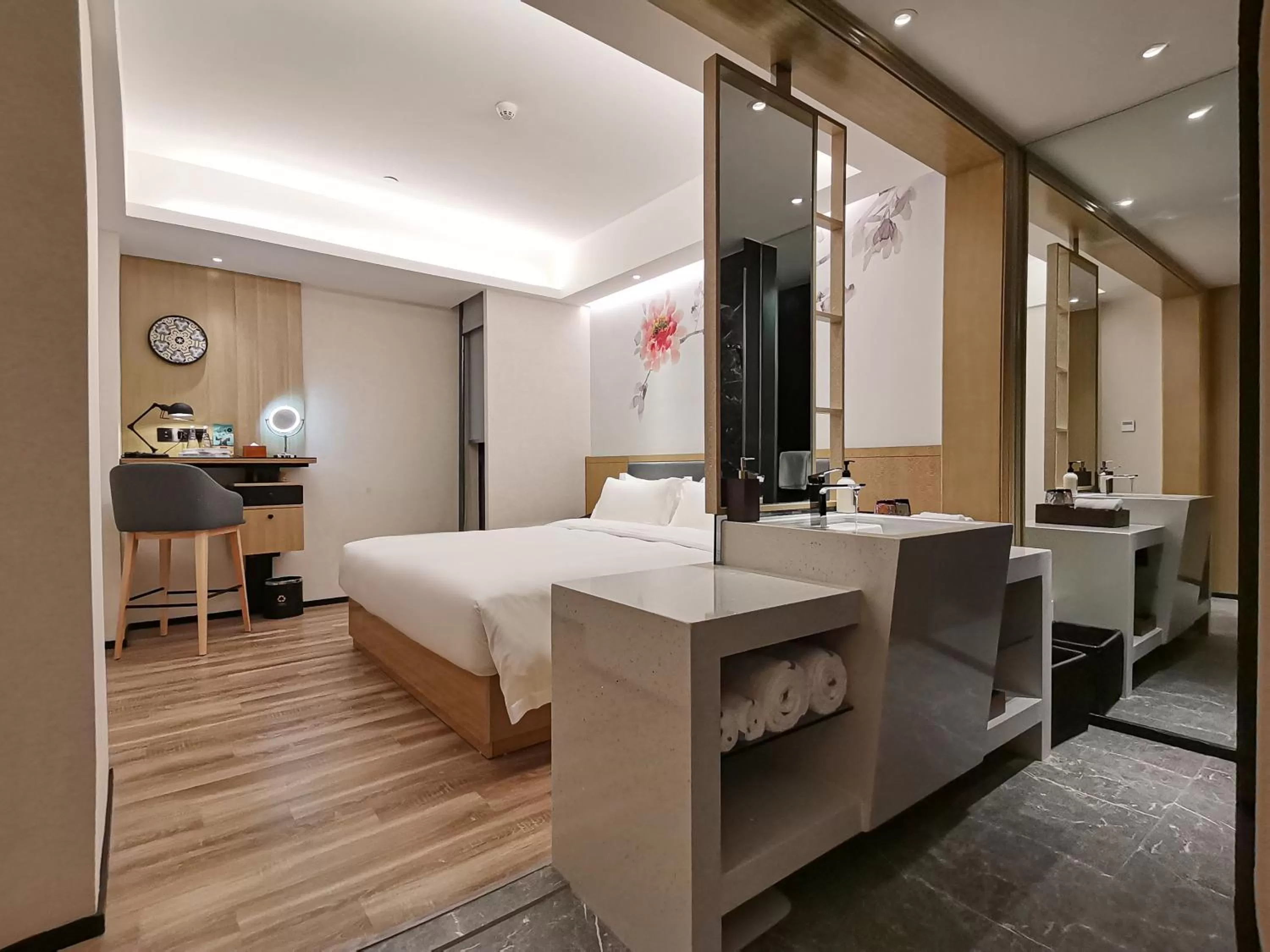 Photo of the whole room, Bed in Paco Hotel BeiJing Road Metro Guangzhou