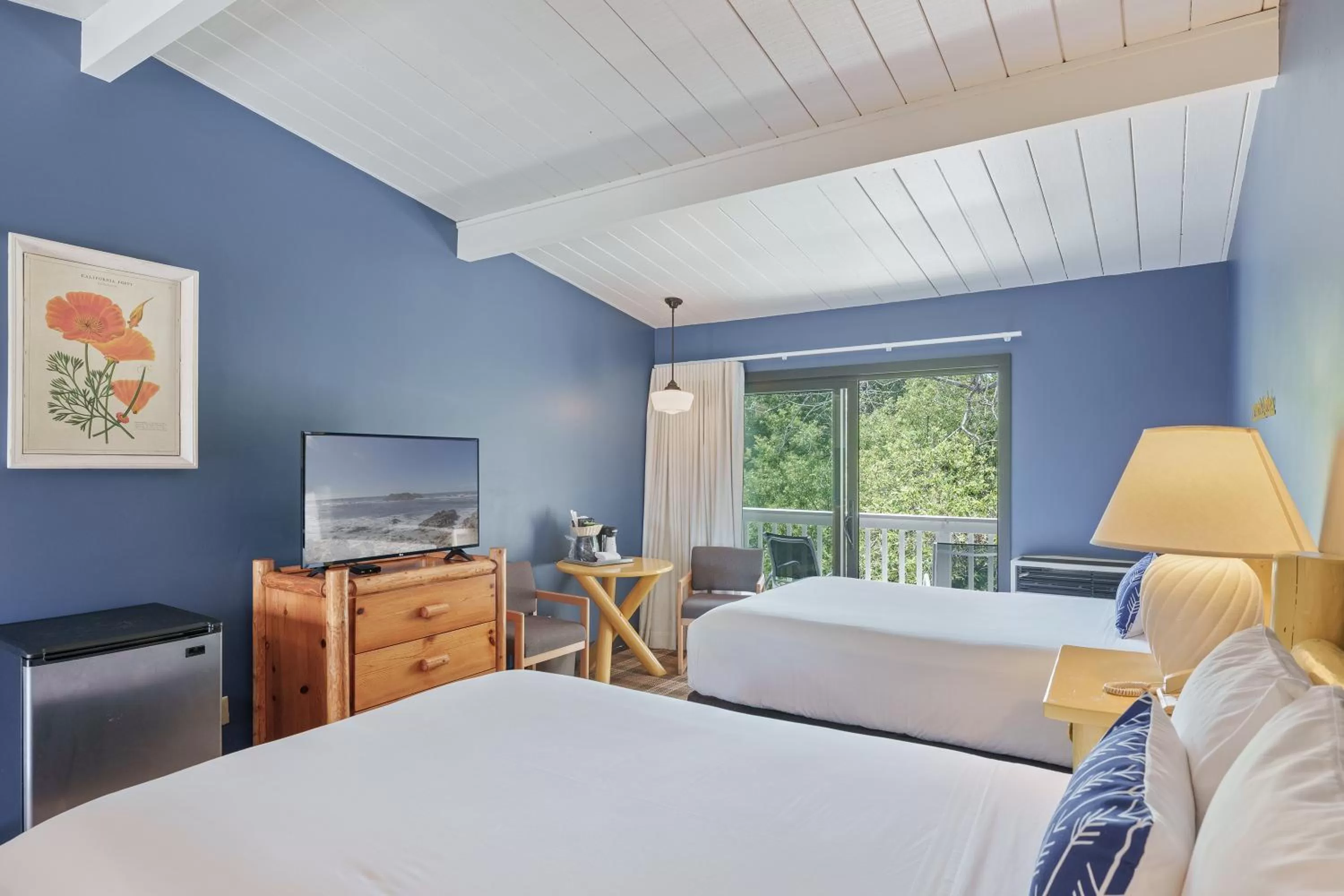 Bed in Carmel River Inn & Cottages