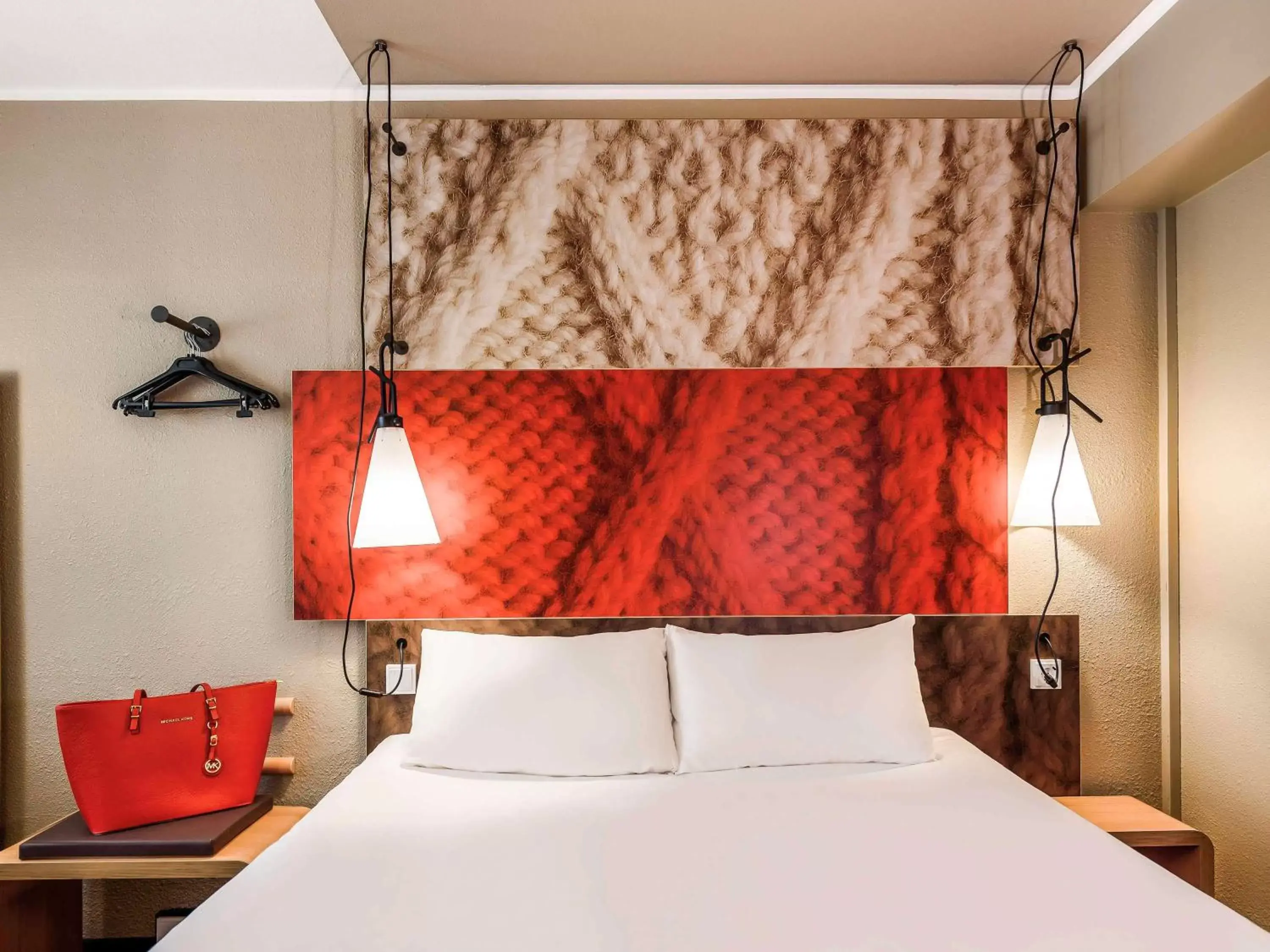Photo of the whole room, Bed in ibis Frankfurt Centrum Photo of the whole room, Bed in ibis Frankfurt Centrum