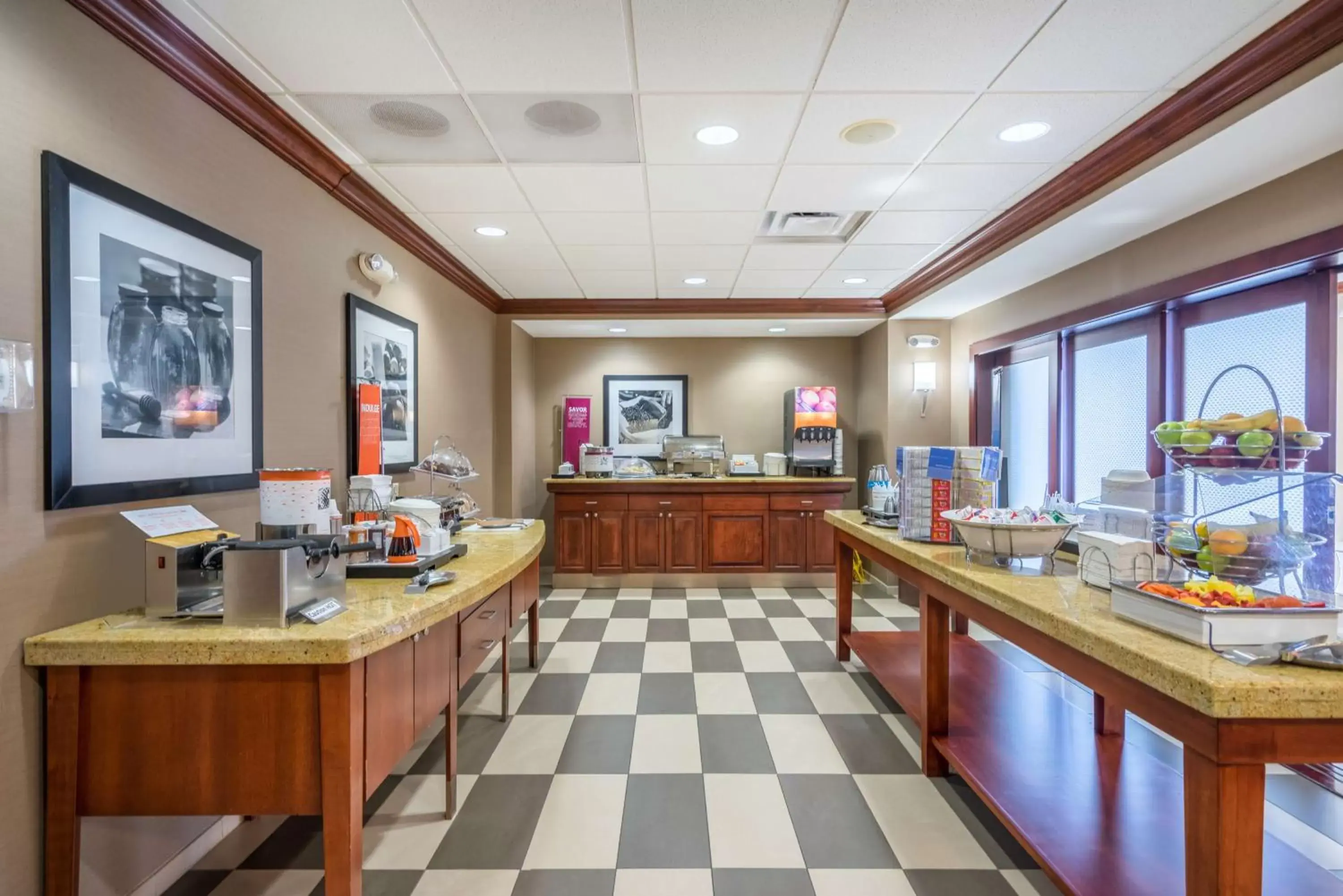 Dining area, Restaurant/Places to Eat in Hampton Inn Middletown