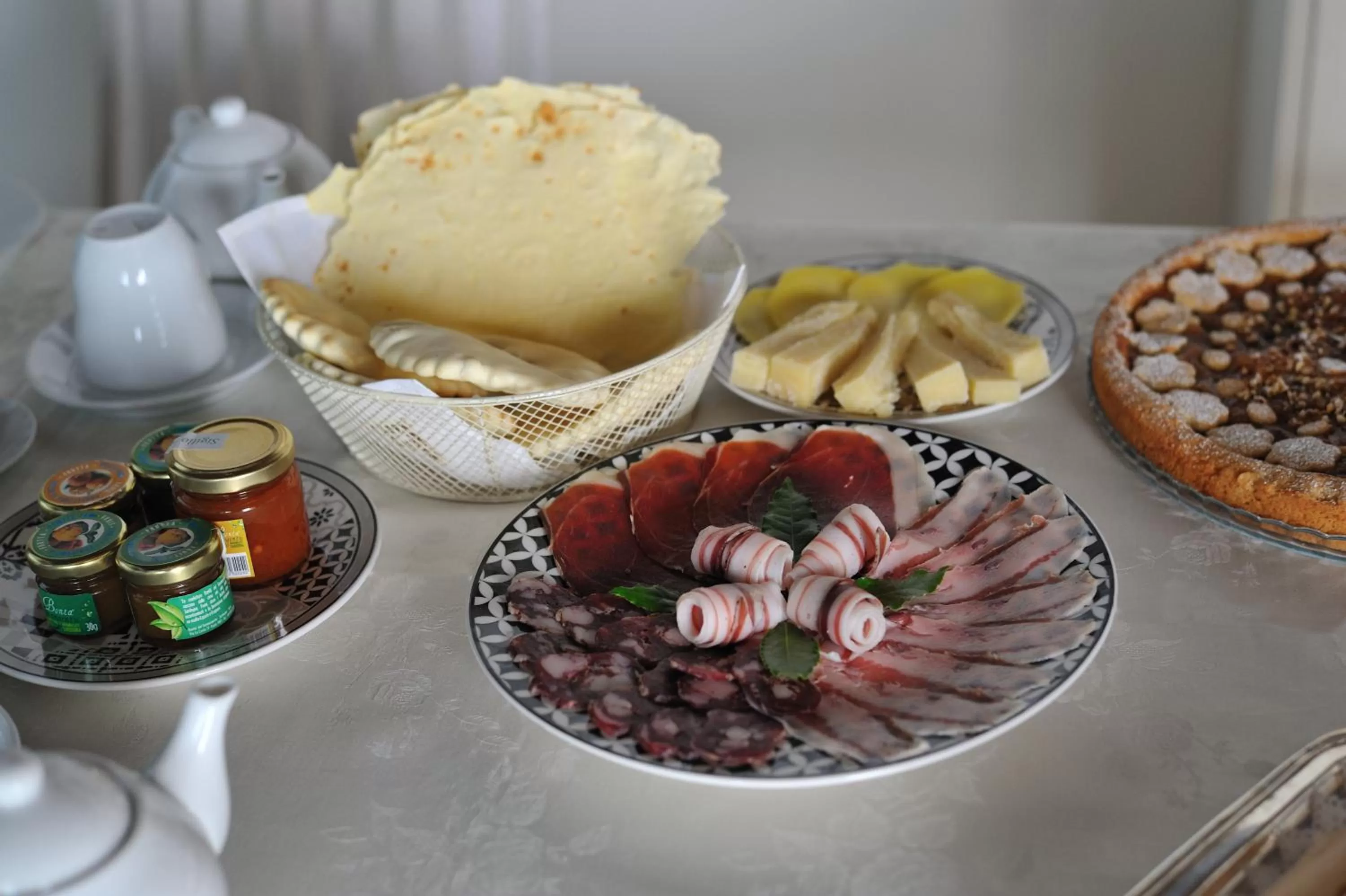 Buffet breakfast in B&B e Home Restaurant S'ispera Monolocale uso esclusivo