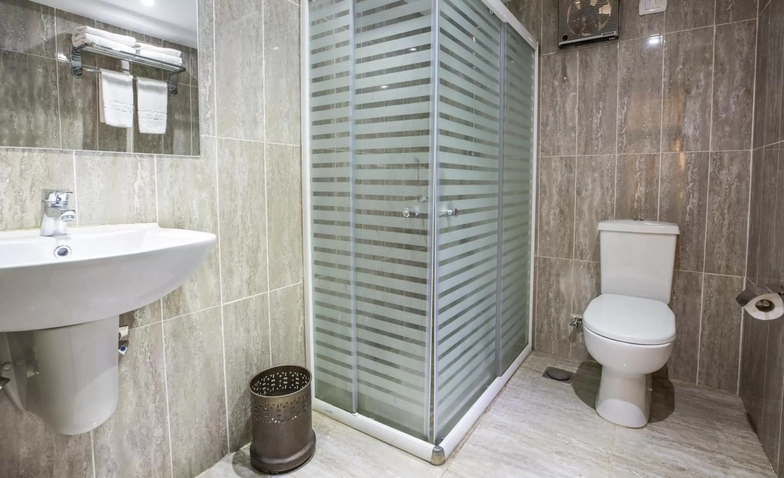 Shower, Bathroom in Obelisk Nile Hotel Aswan