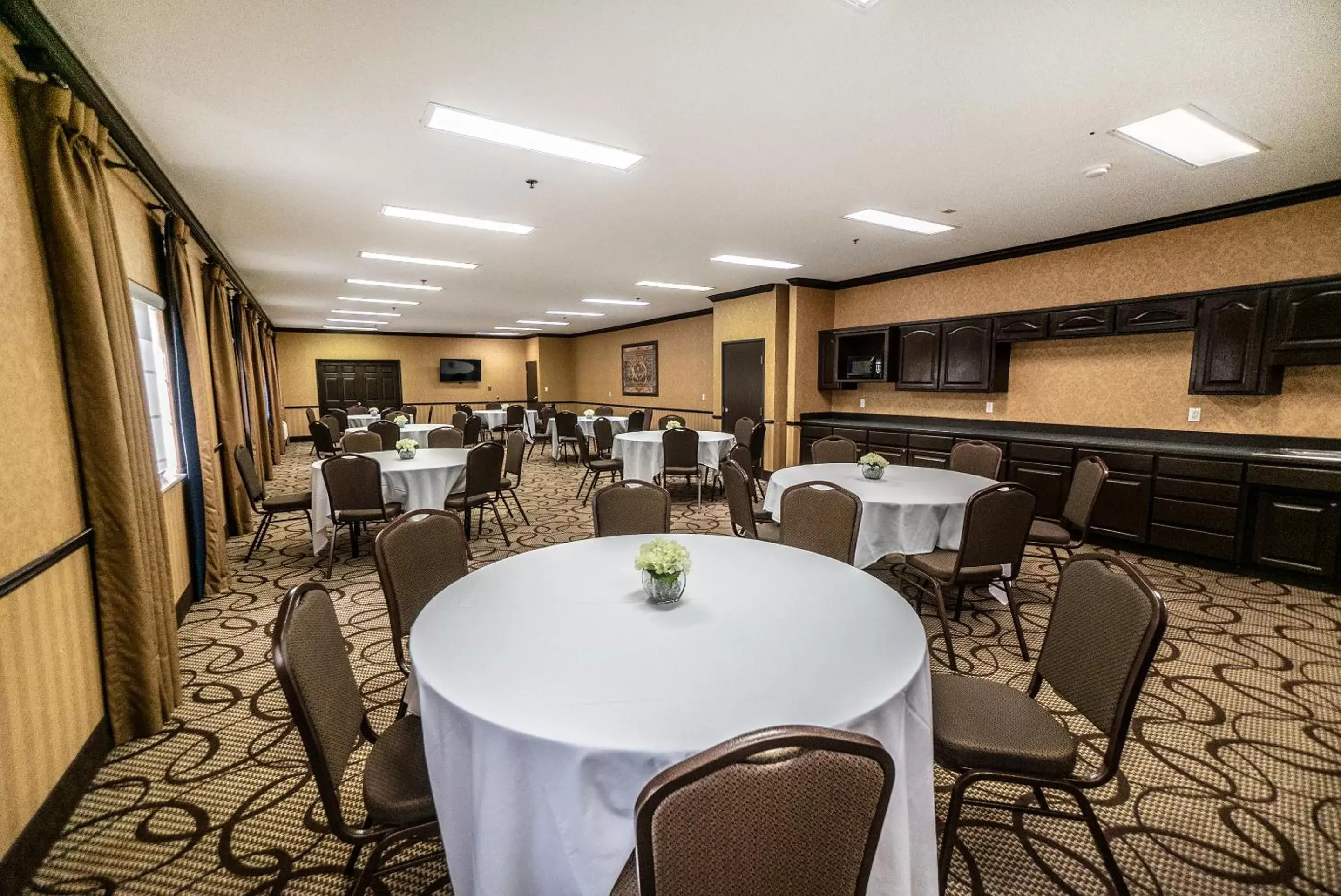 Meeting/conference room, Restaurant/Places to Eat in The Stone Castle Hotel & Conference Center