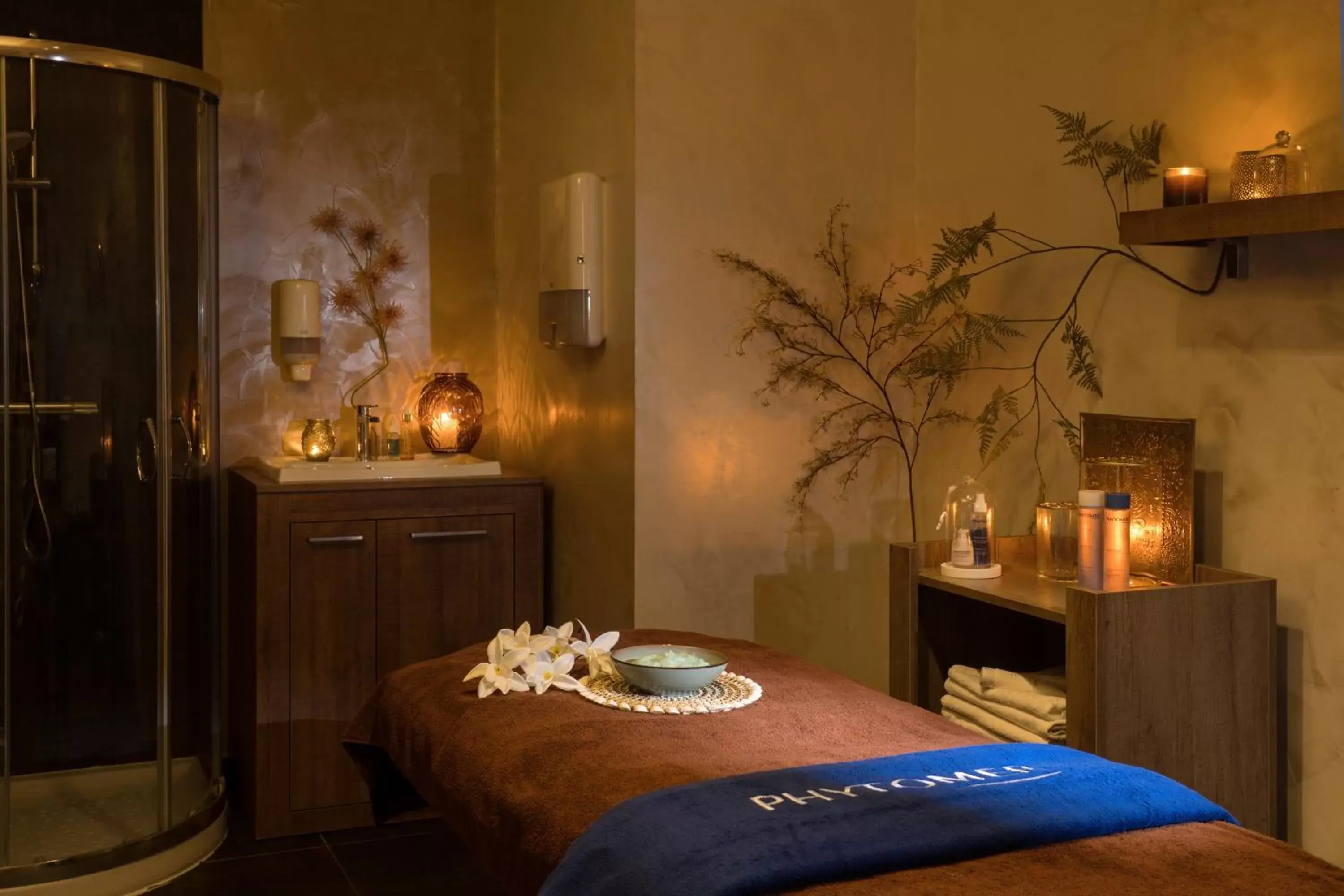 Massage in Hôtel Valdys Thalasso & Spa - les Pins