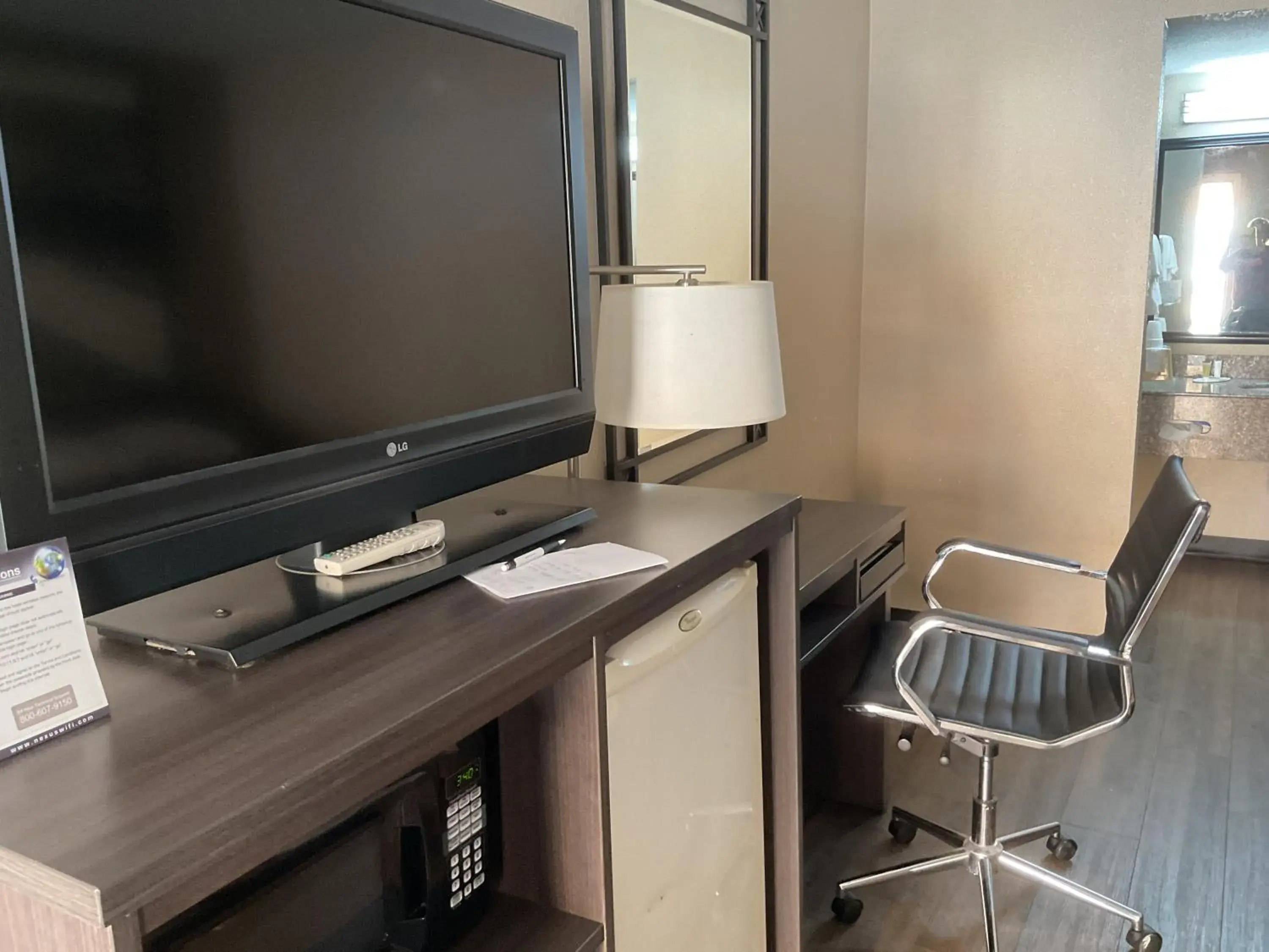 TV and multimedia, TV/Entertainment Center in Super 8 by Wyndham Chattanooga/East Ridge