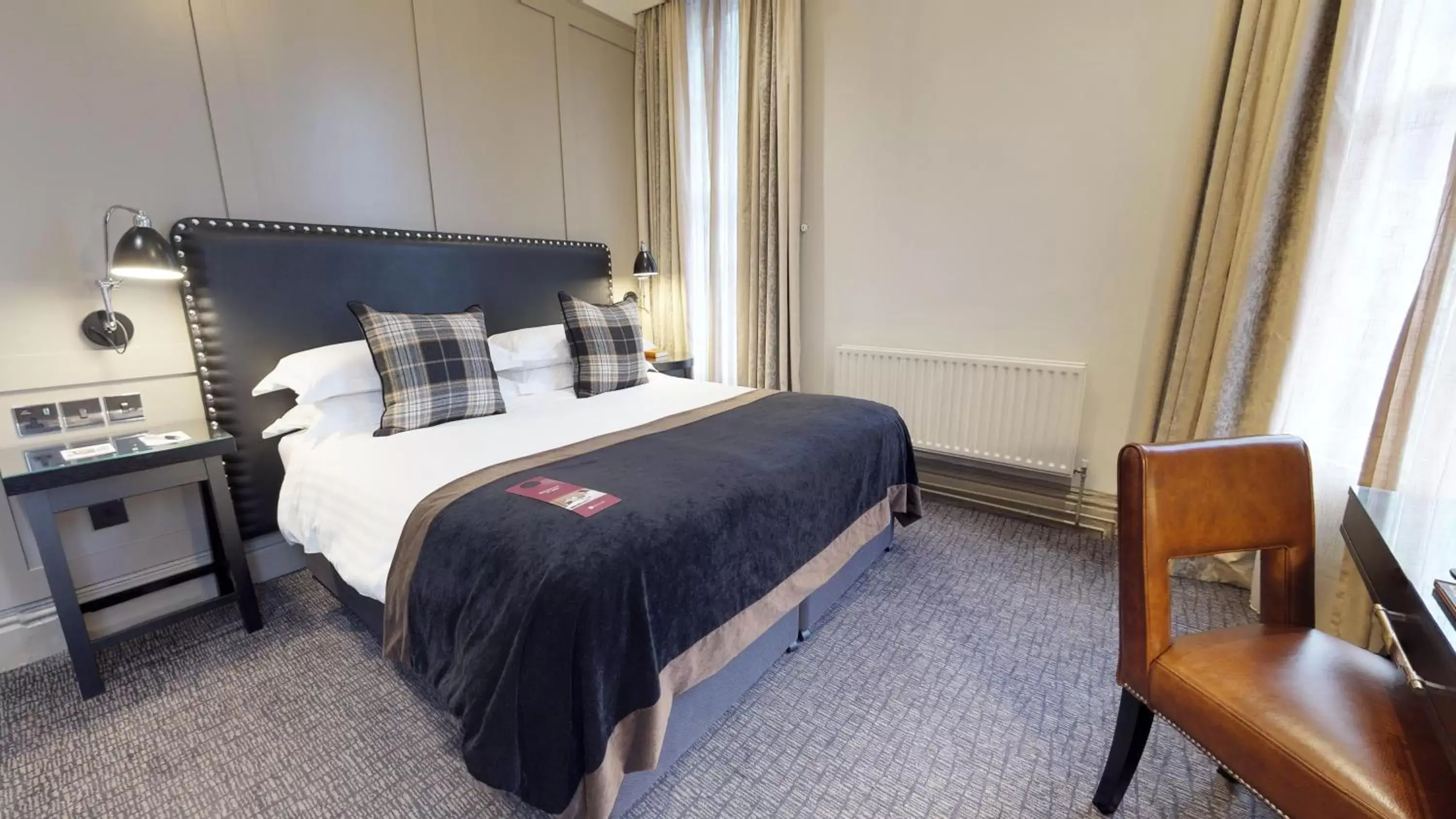 Bedroom, Bed in Macdonald Burlington Hotel Bedroom, Bed in Macdonald Burlington Hotel