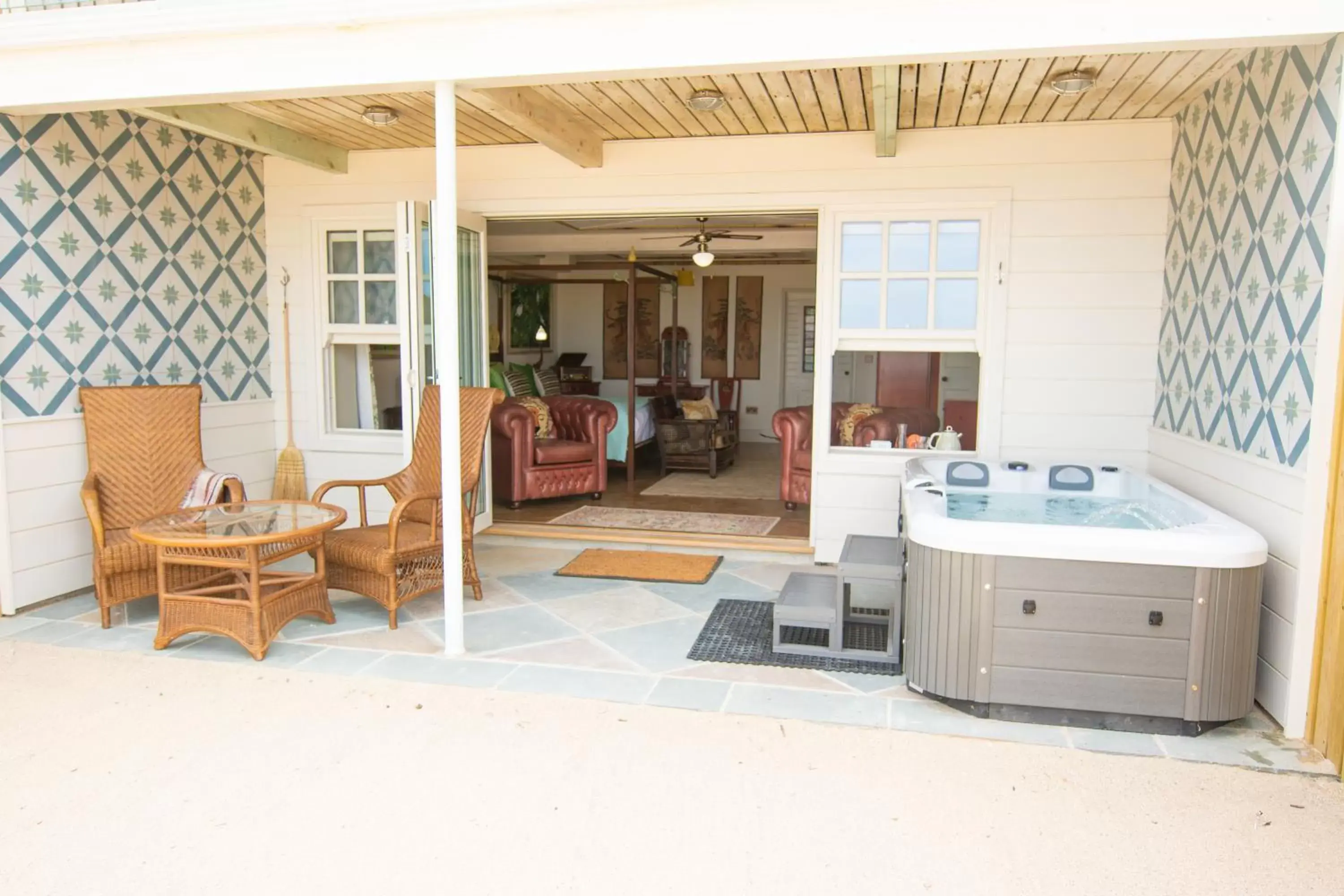 Hot Tub in Tolcarne Beach Colonial Restaurant and Rooms