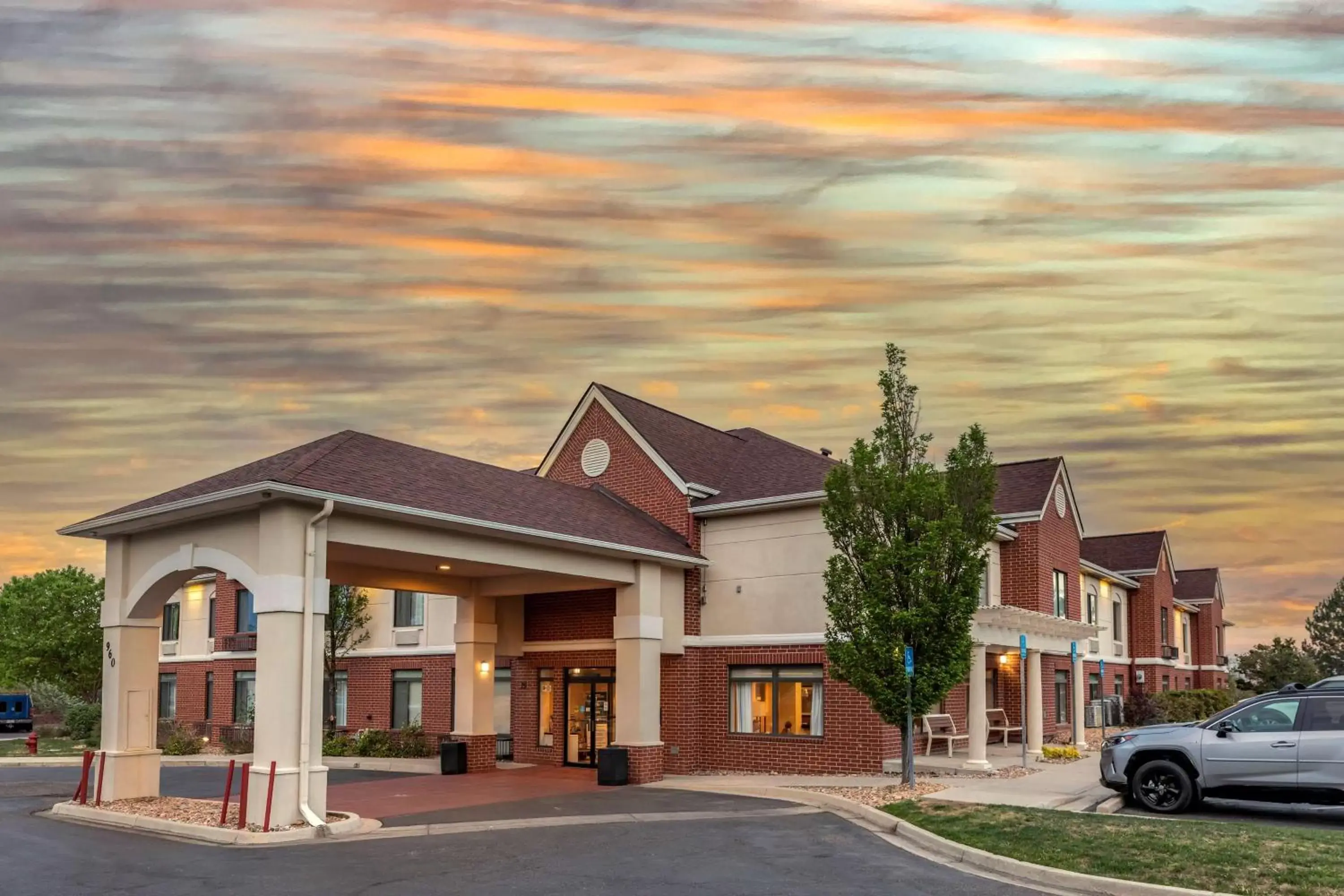 Property Building in Best Western Plus Boulder Louisville