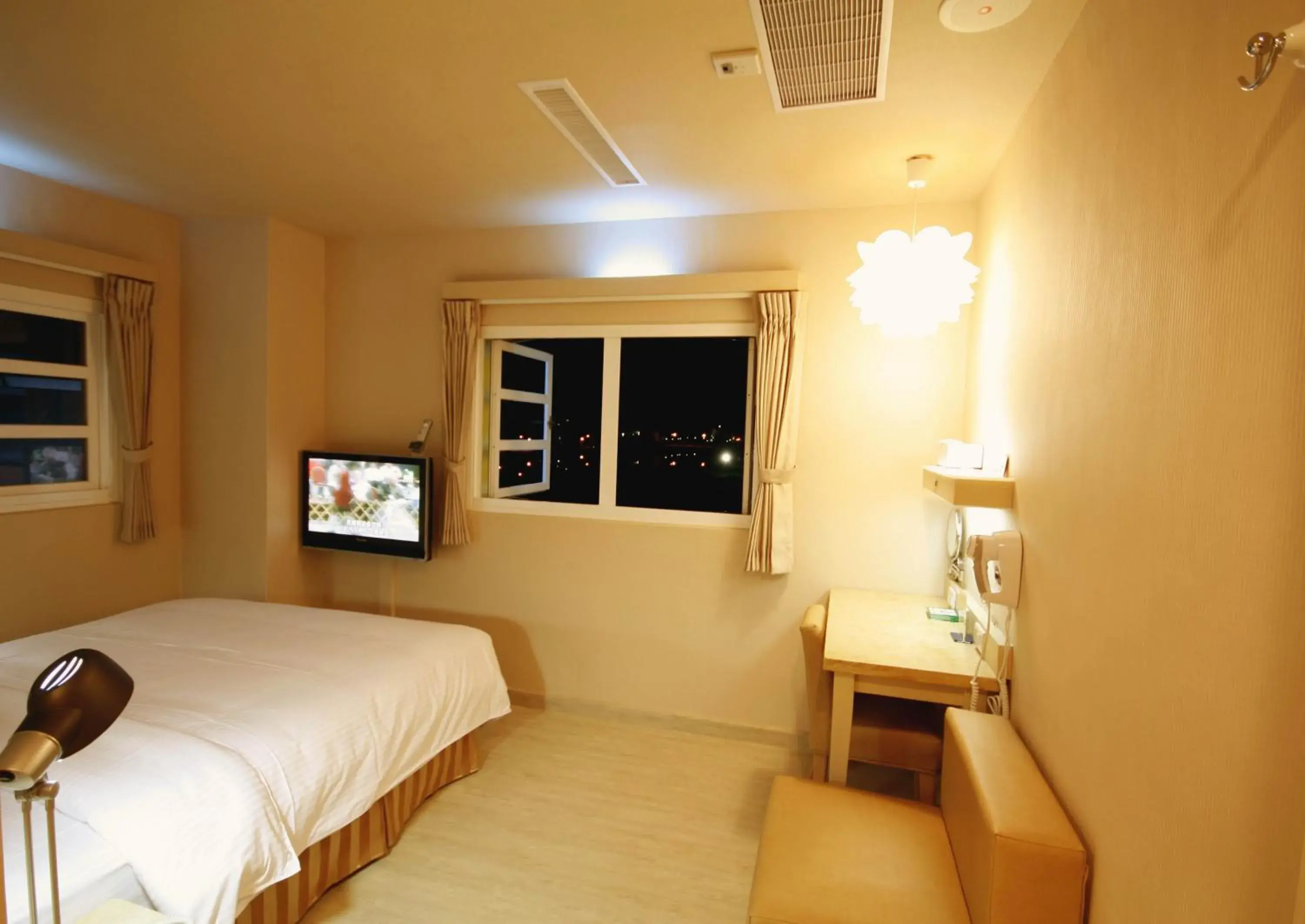 Photo of the whole room, Bed in Kindness Hotel Min Sheng