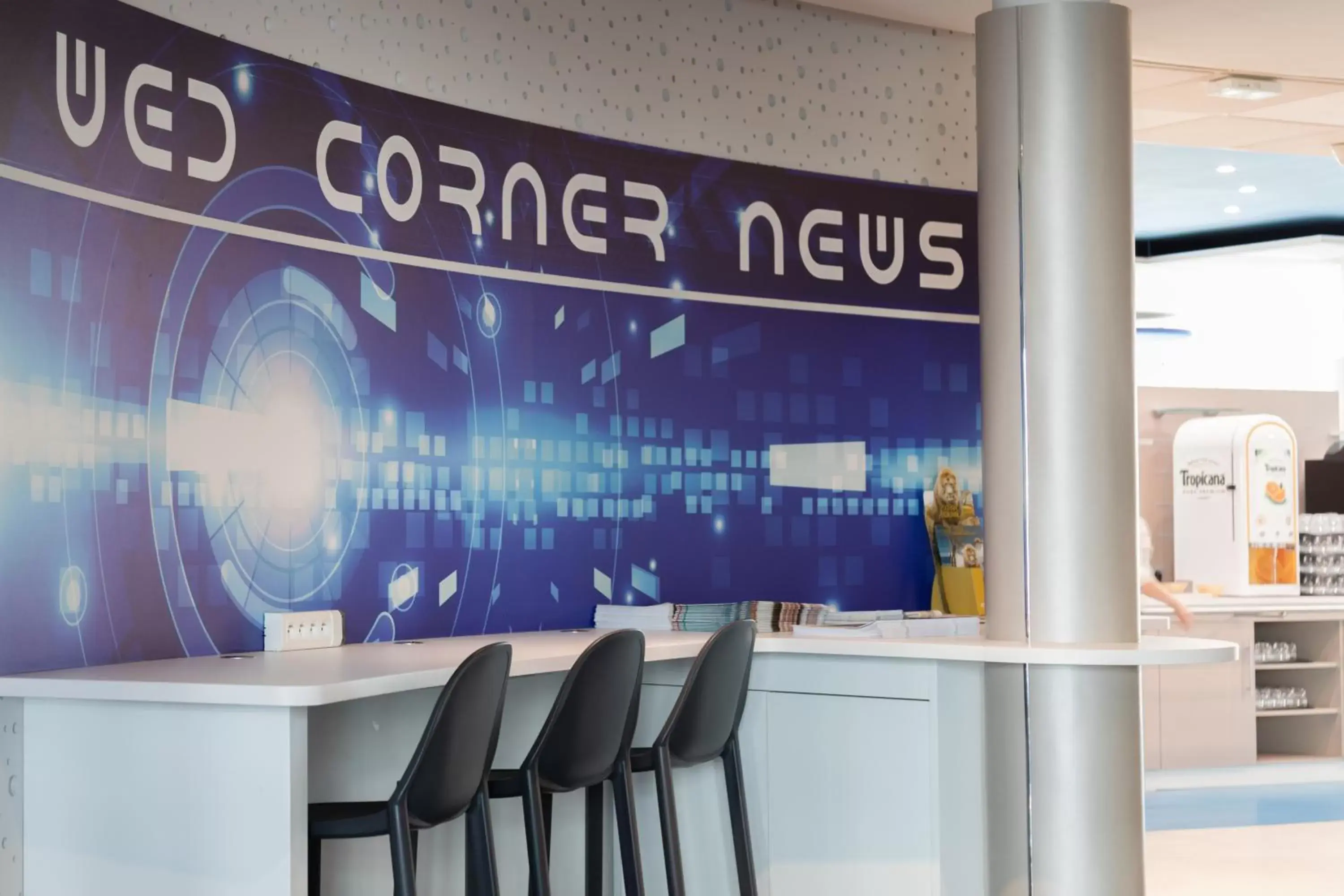 Lobby or reception in Kyriad Poitiers Jules Verne Site du Futuroscope Lobby or reception in Kyriad Poitiers Jules Verne Site du Futuroscope