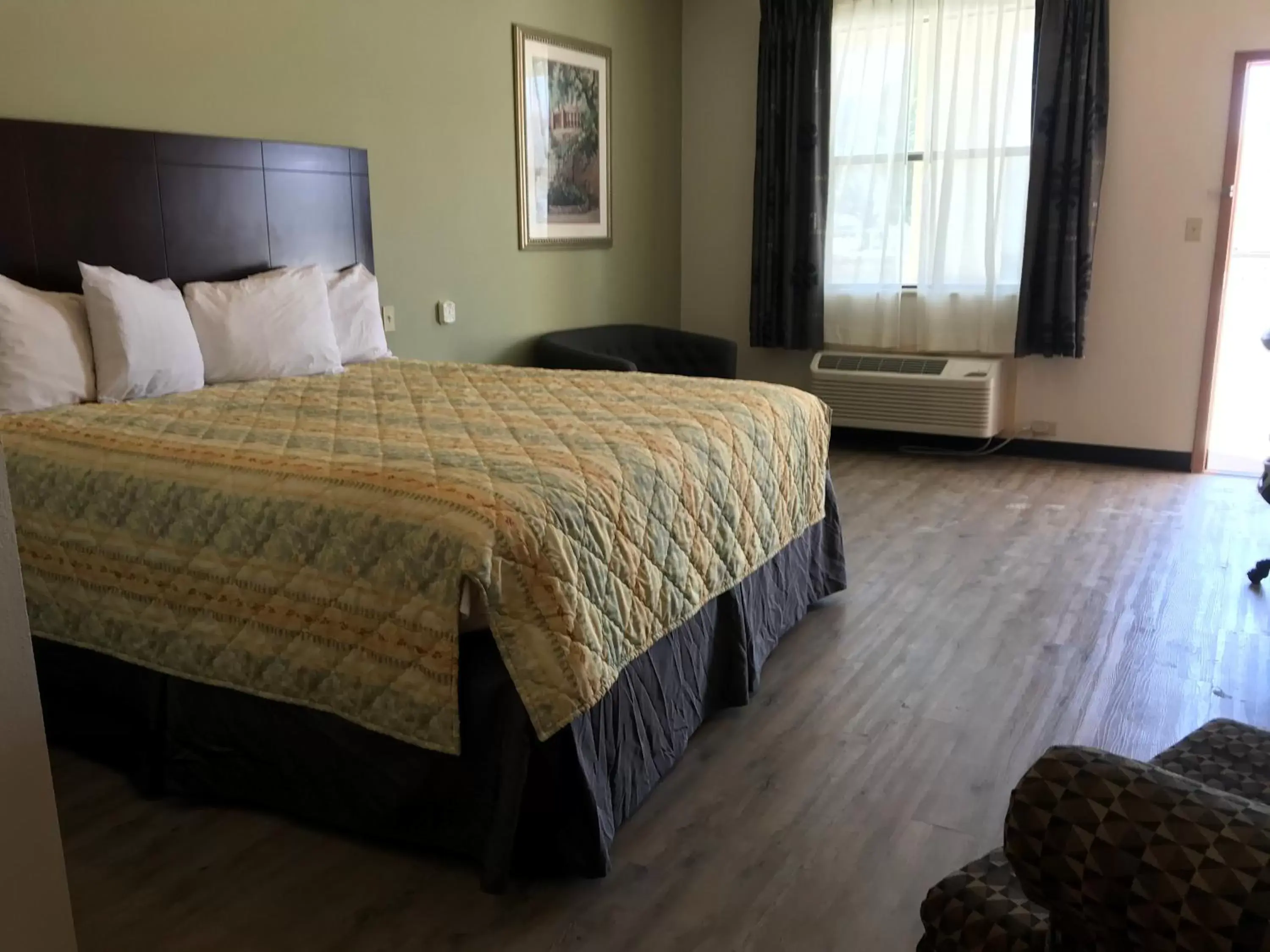 Photo of the whole room, Bed in Big Lake Inn and Suites