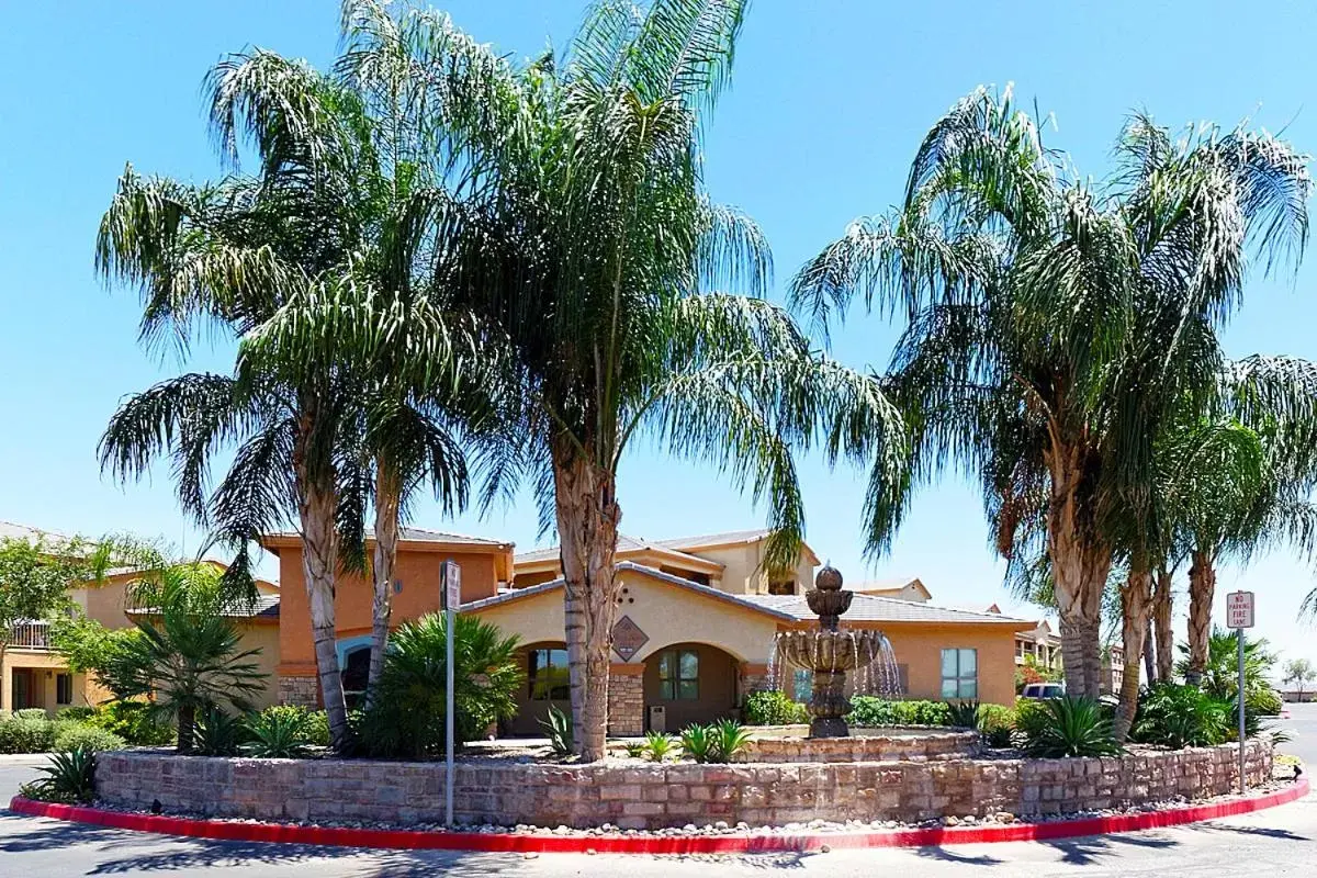 Property building in Siegel Select Casa Grande Property building in Siegel Select Casa Grande