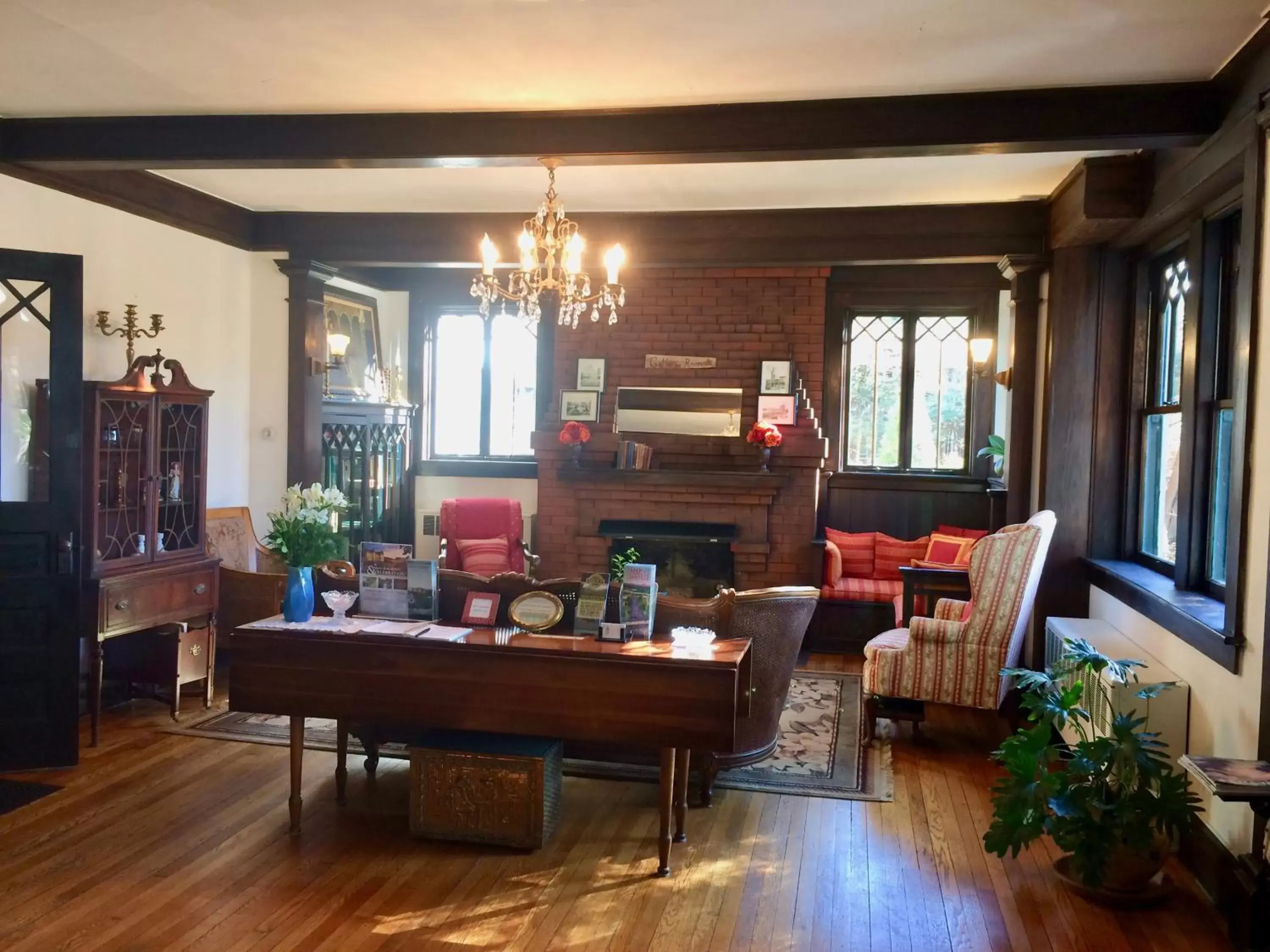 Seating area, Restaurant/Places to Eat in Oakland Cottage Bed and Breakfast