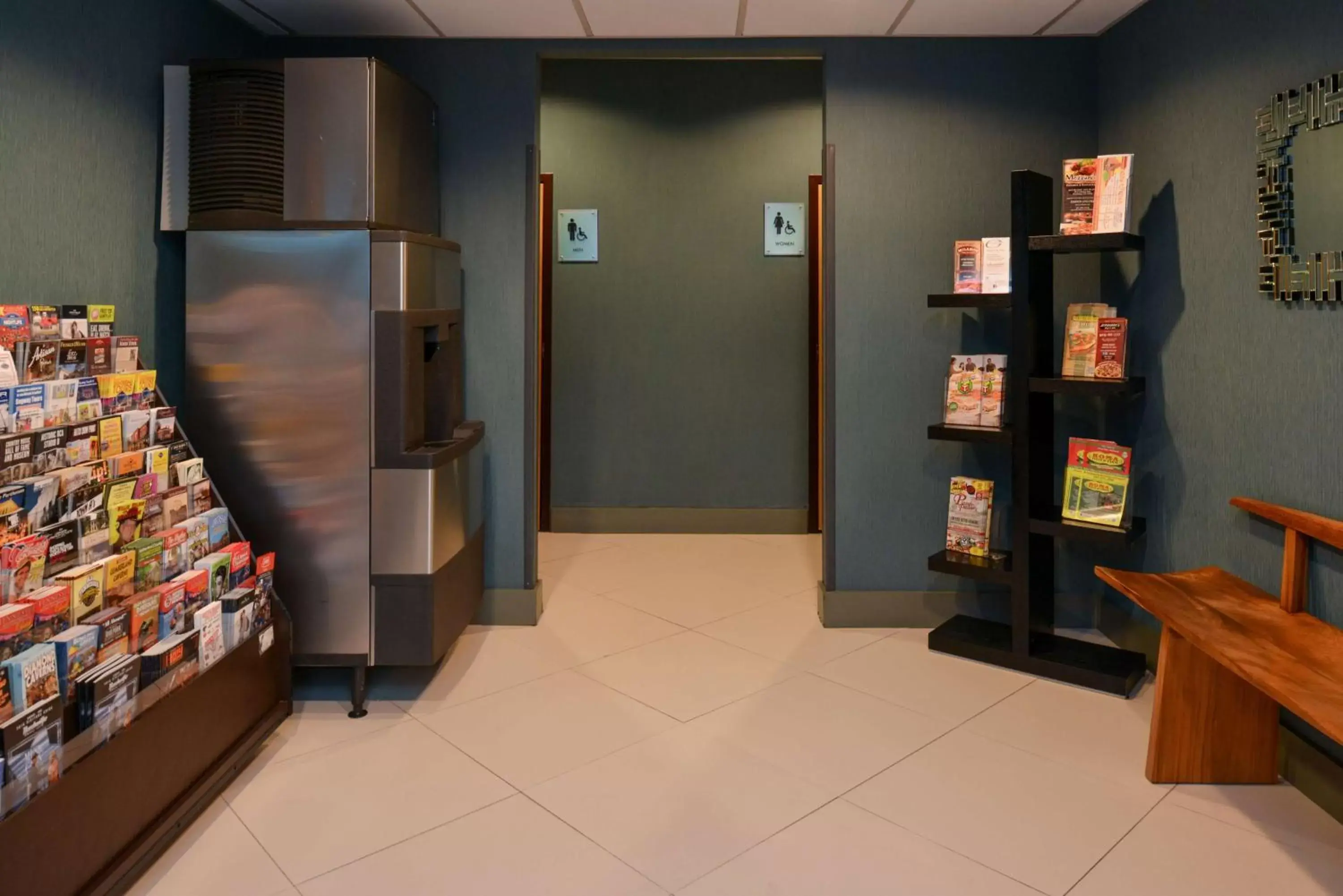 Lobby or reception in Country Inn & Suites by Radisson, Nashville Airport, TN