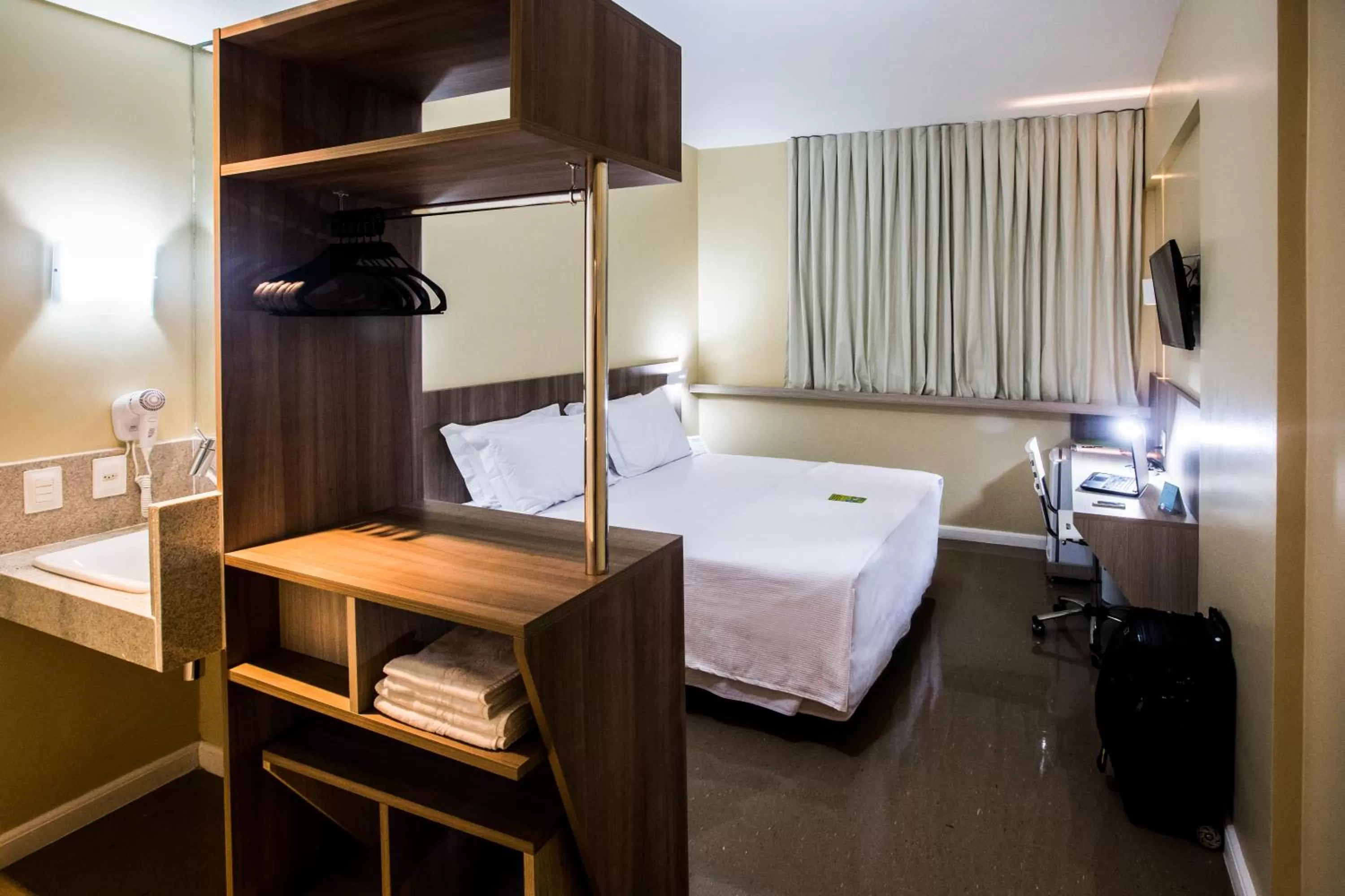 Photo of the whole room, Bed in Slim Cuiabá Aeroporto