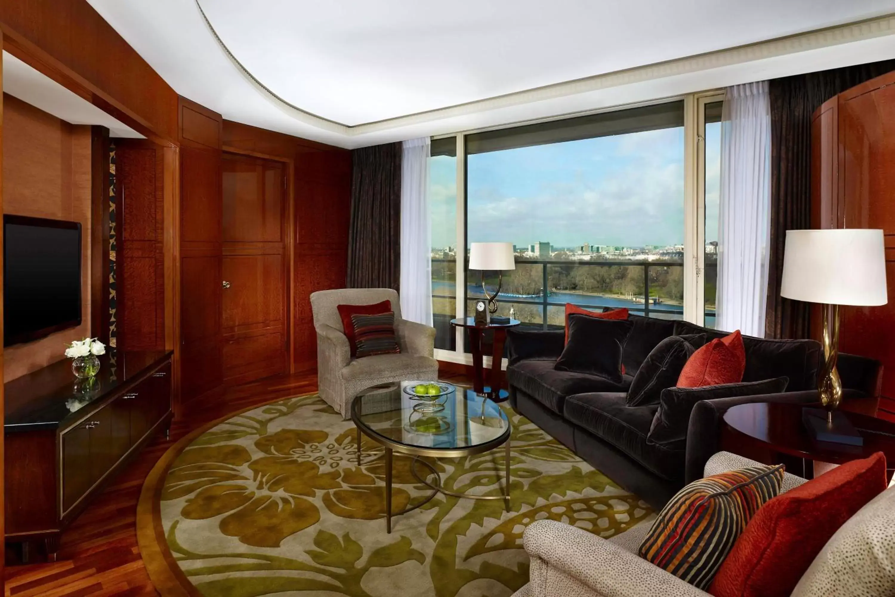 Living room, Seating Area in The Park Tower Knightsbridge, a Luxury Collection Hotel, London