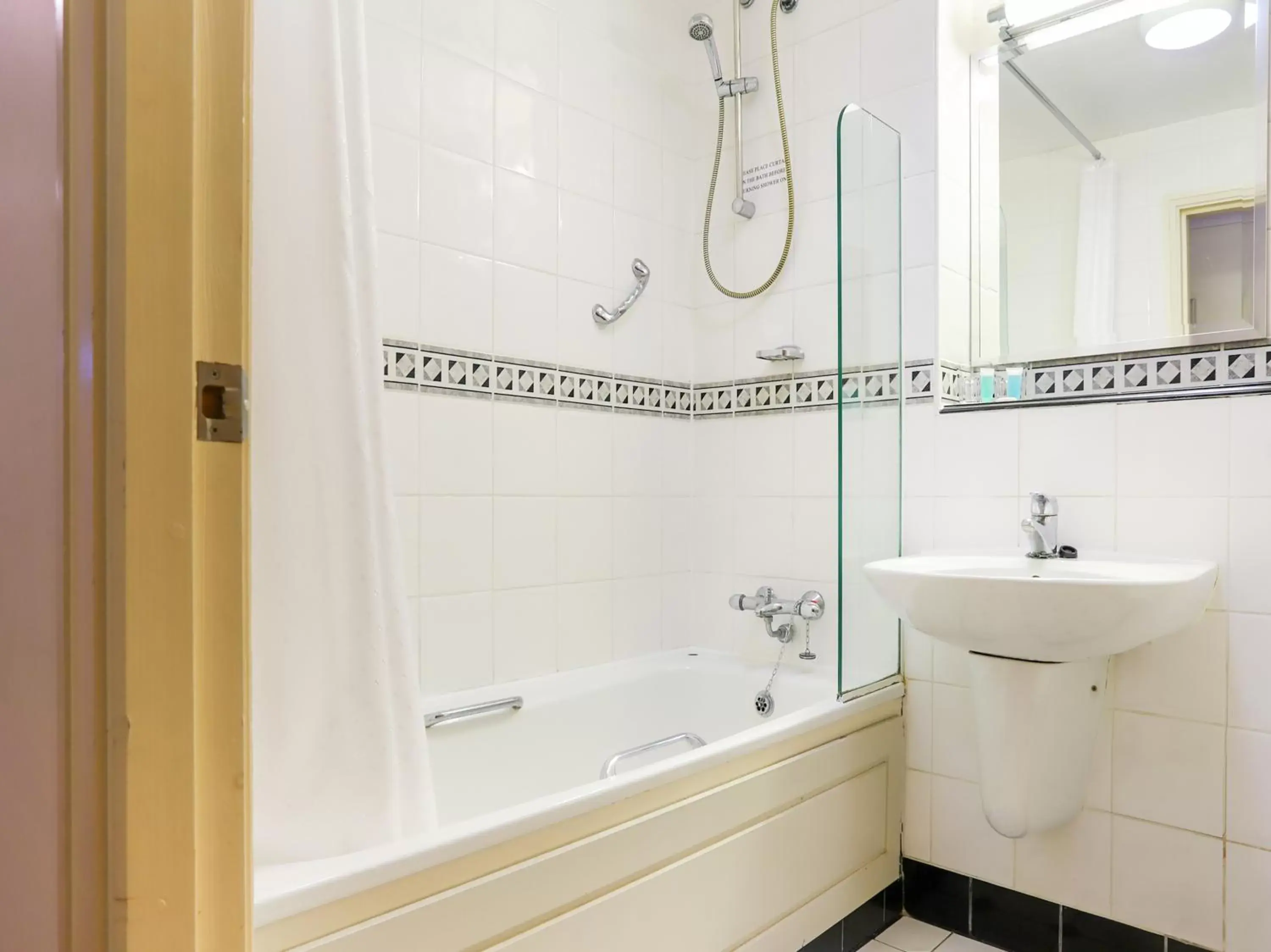 Toilet, Bathroom in Kegworth Hotel & Conference Centre