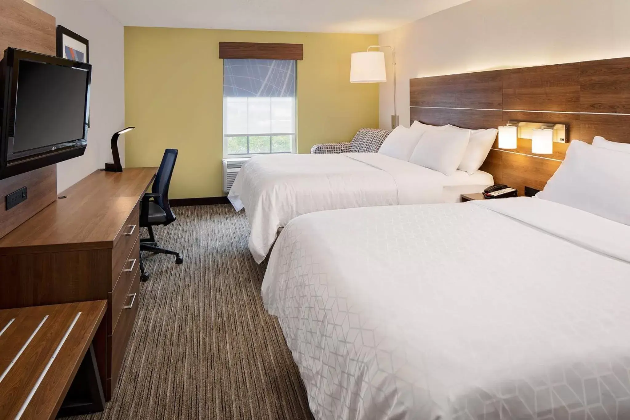 Photo of the whole room, Bed in Holiday Inn Express Harrisburg East, an IHG Hotel