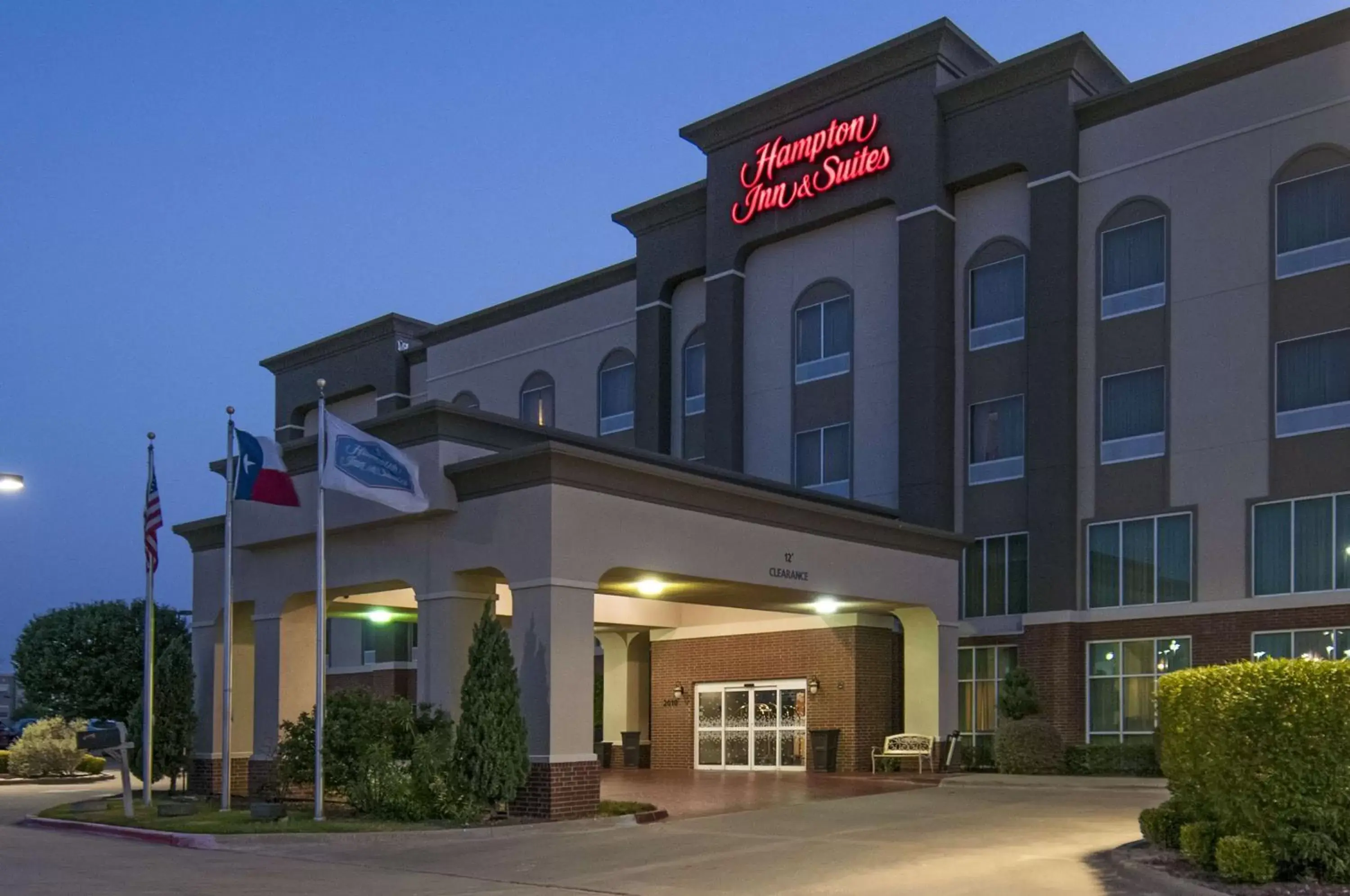 Property Building in Hampton Inn and Suites Waxahachie