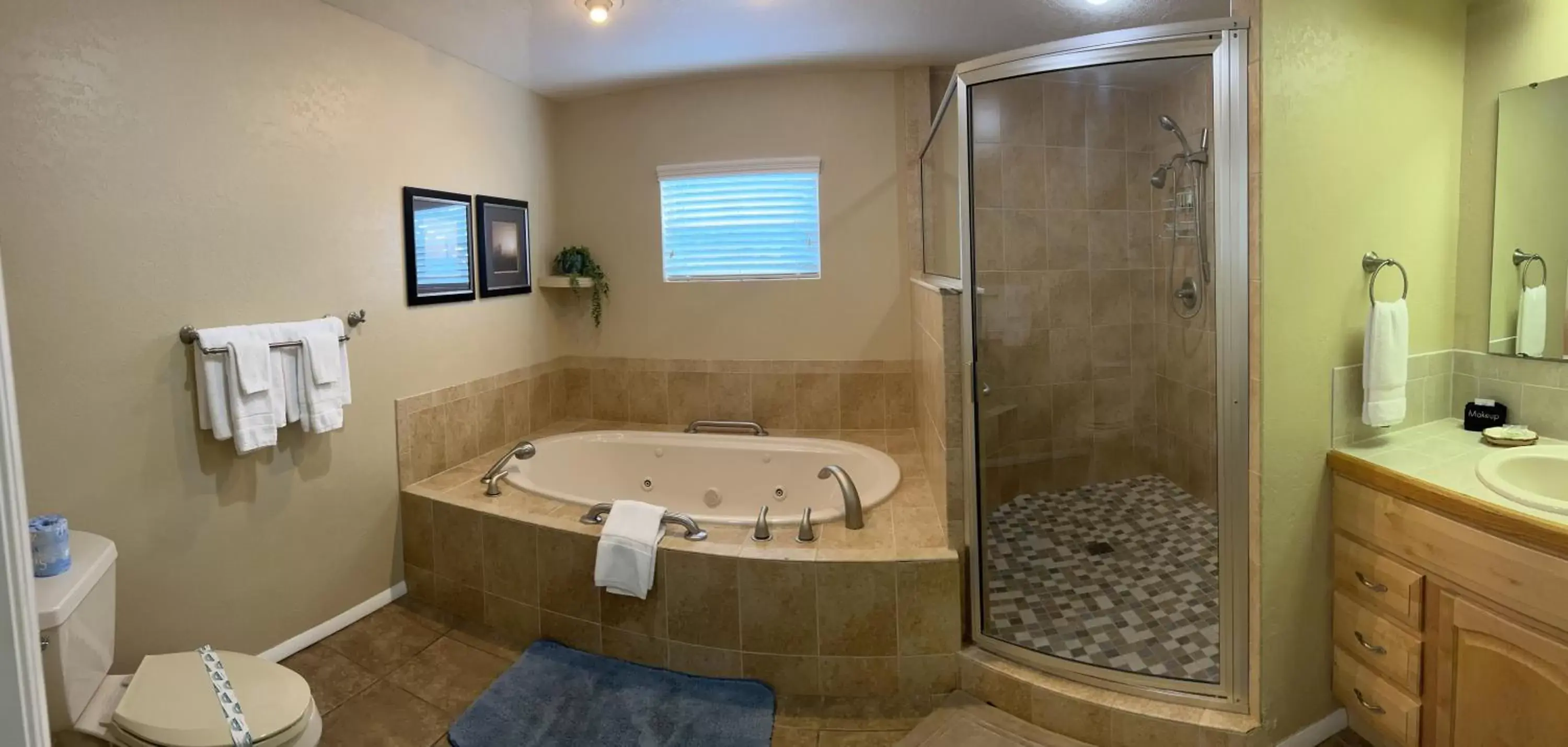 Bathroom in Hontoon Landing Resort & Marina