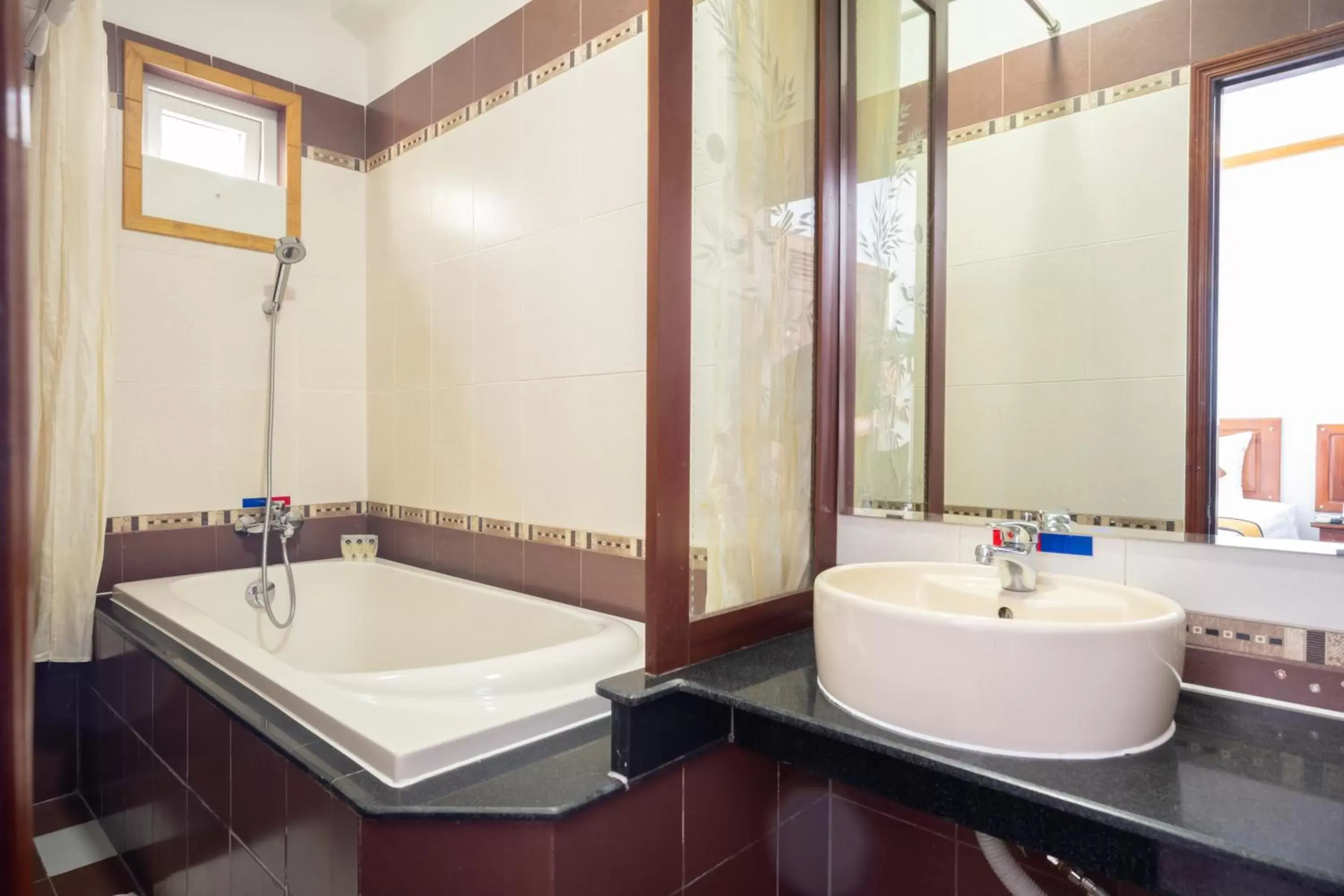 Bathroom in Duc Vuong Saigon Hotel - Bui Vien