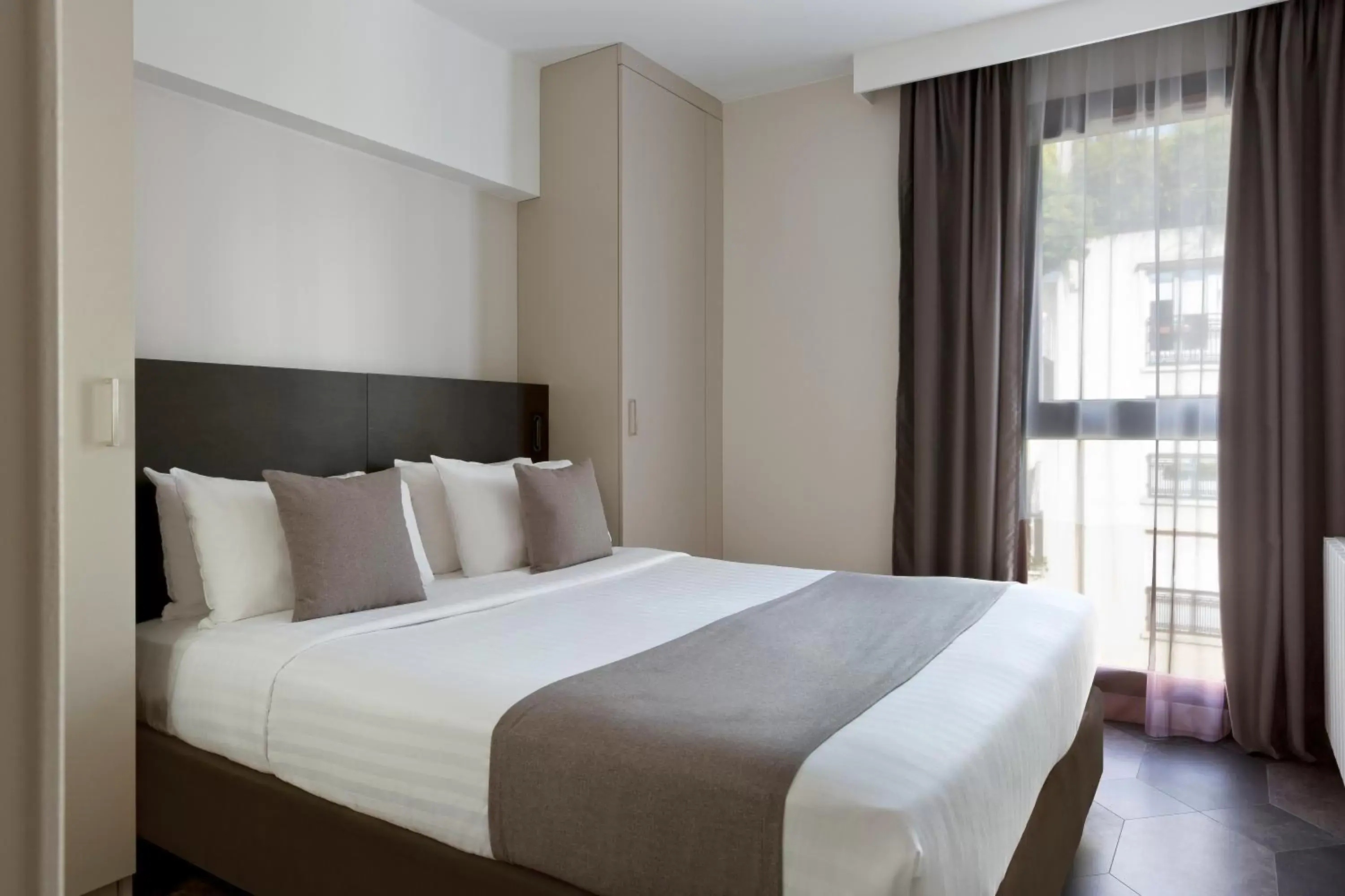 Bed in Citadines Trocadéro Paris Bed in Citadines Trocadéro Paris