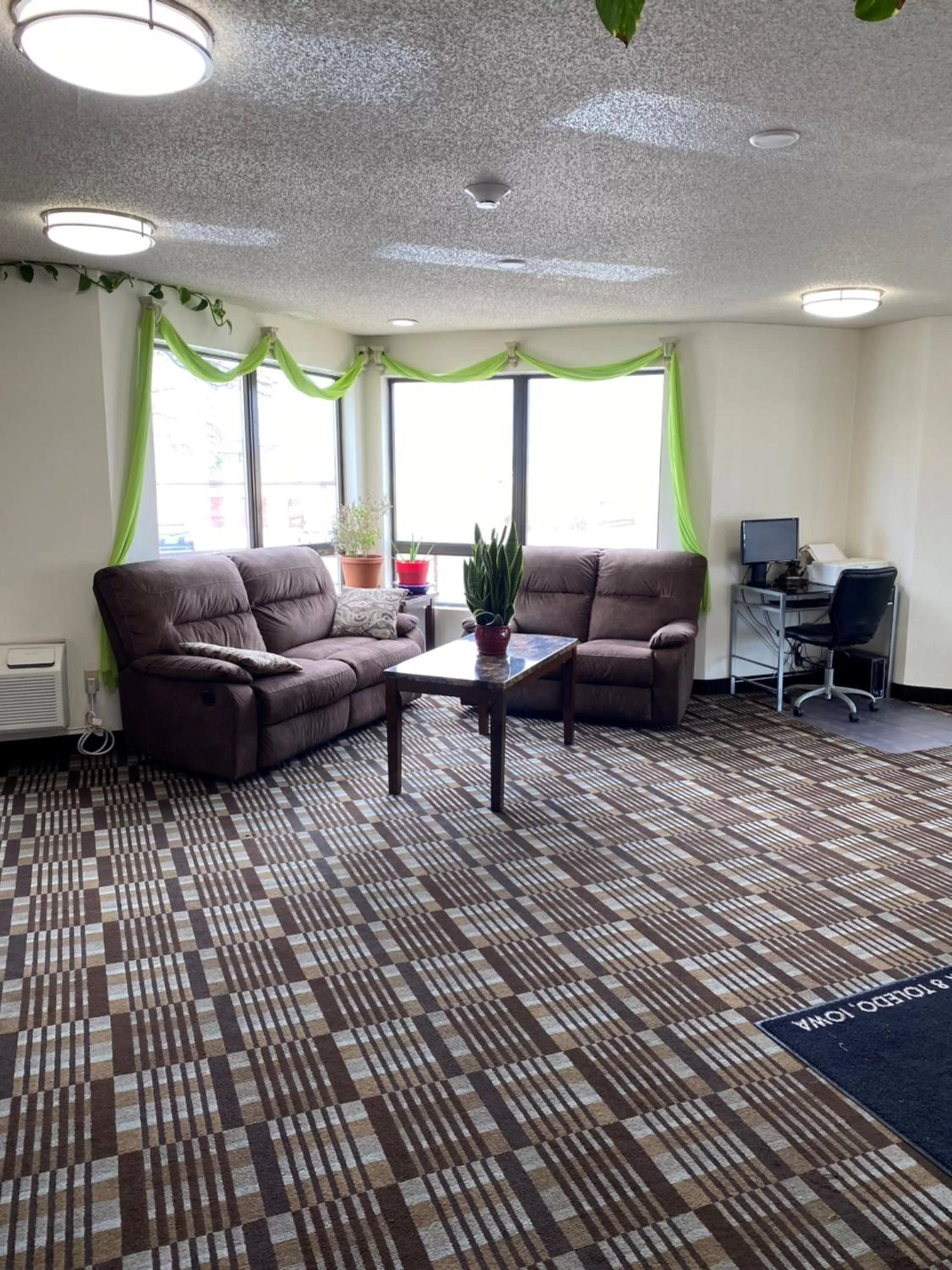 Lobby or reception in Super 8 by Wyndham Toledo