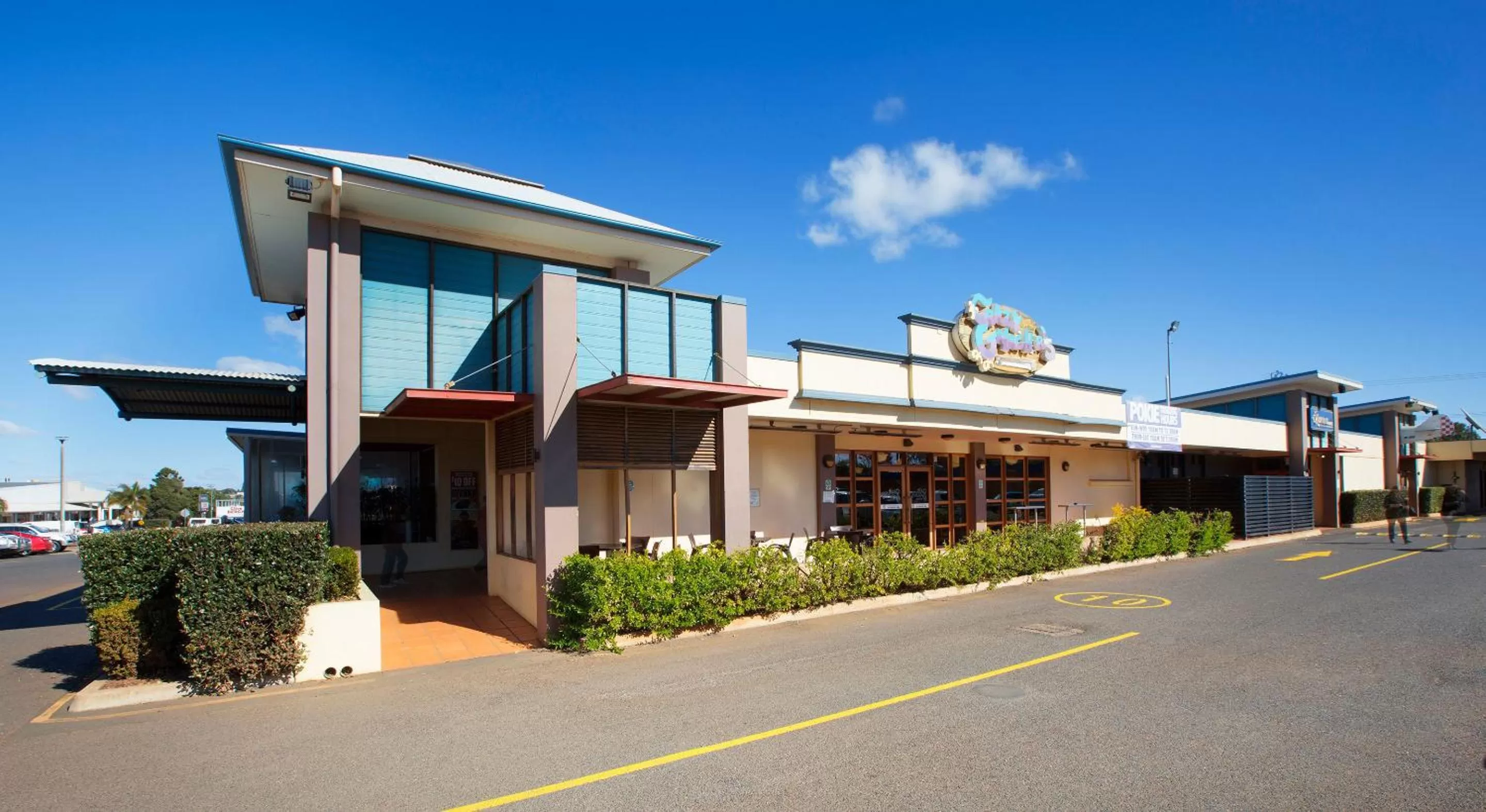 Facade/entrance in Wilsonton Hotel Toowoomba