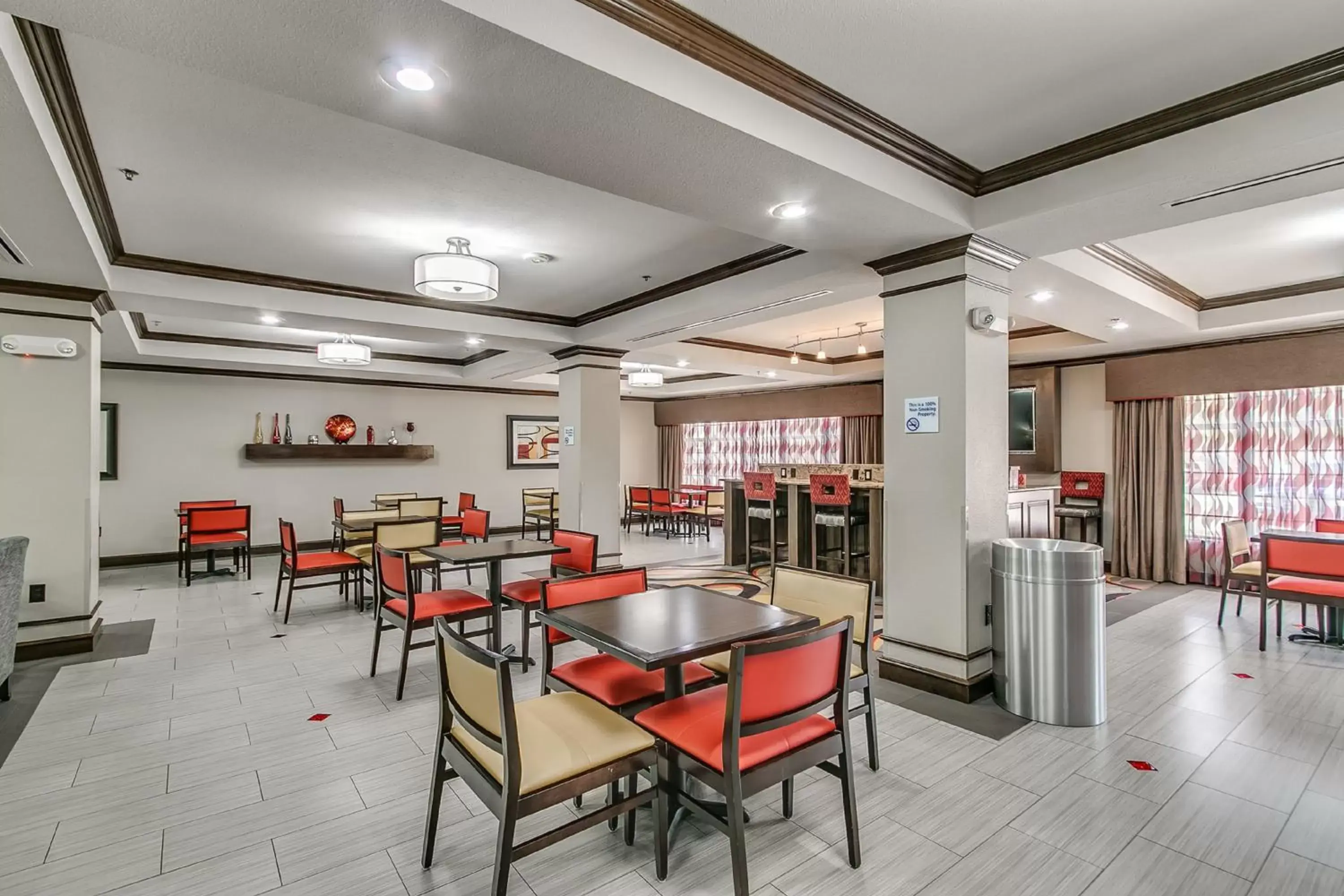 Breakfast, Restaurant/Places to Eat in Holiday Inn Express and Suites Lubbock South, an IHG Hotel