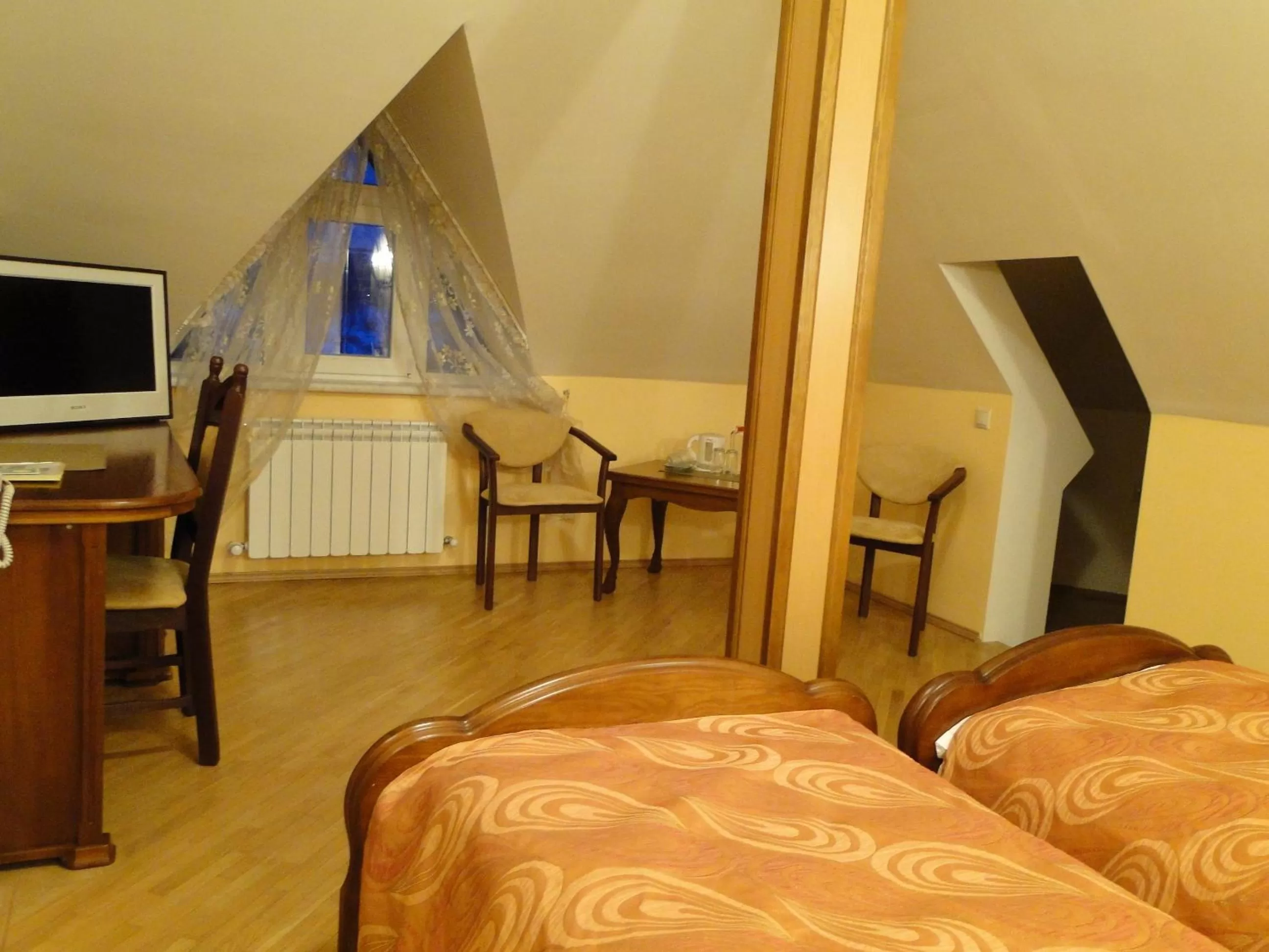 Standard Twin Room in Red Stone