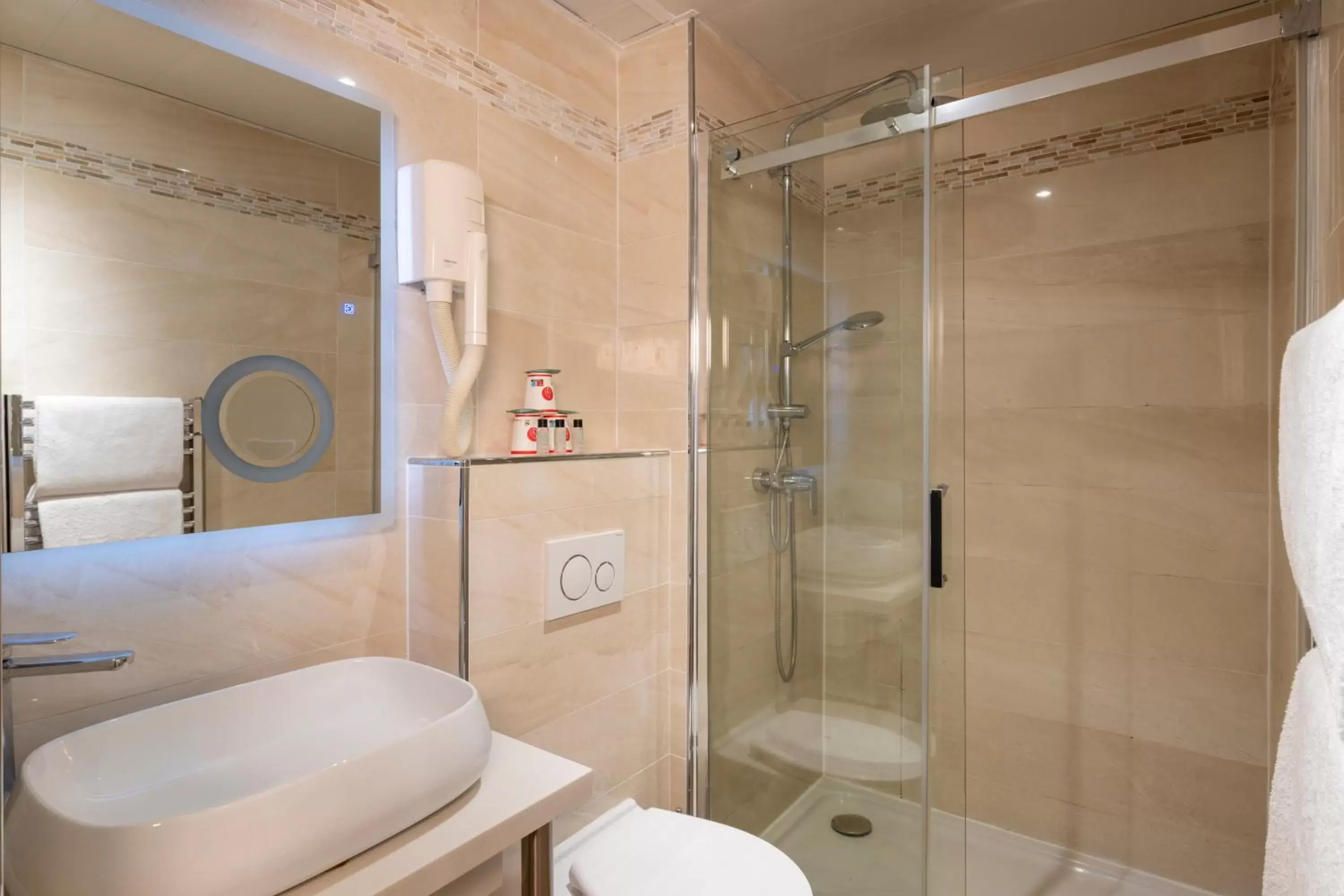 Shower, Bathroom in Nord Est Hotel
