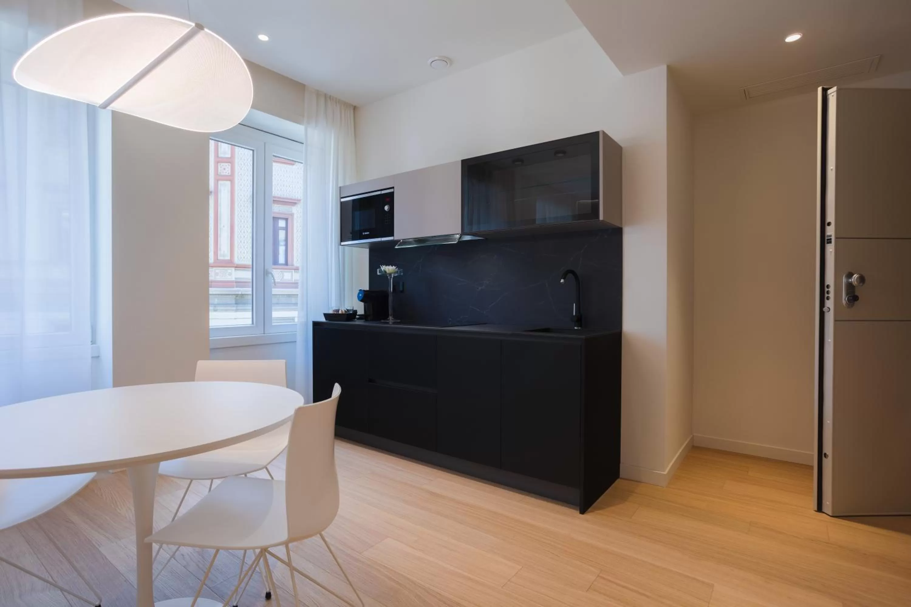 Kitchen or kitchenette in Sant'Ambrogio Apartments, Reception h24