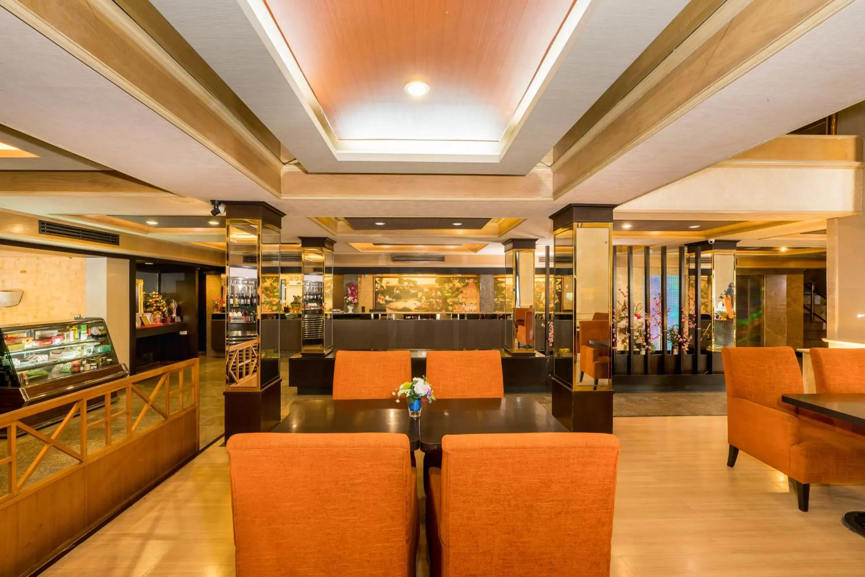 Lobby or reception, Restaurant/Places to Eat in Niran Grand Hotel