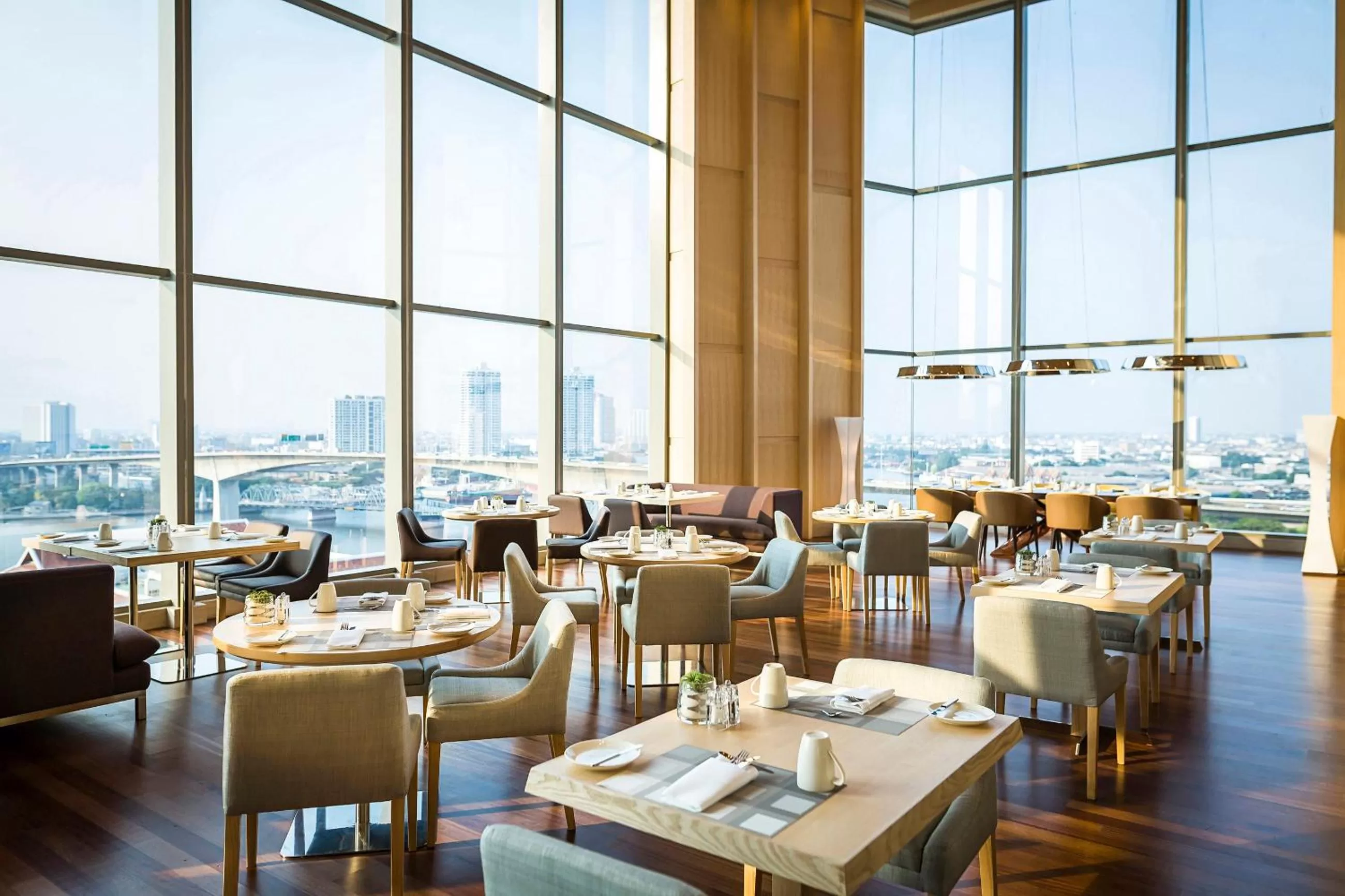 Restaurant/places to eat in Avani Plus Riverside Bangkok Hotel