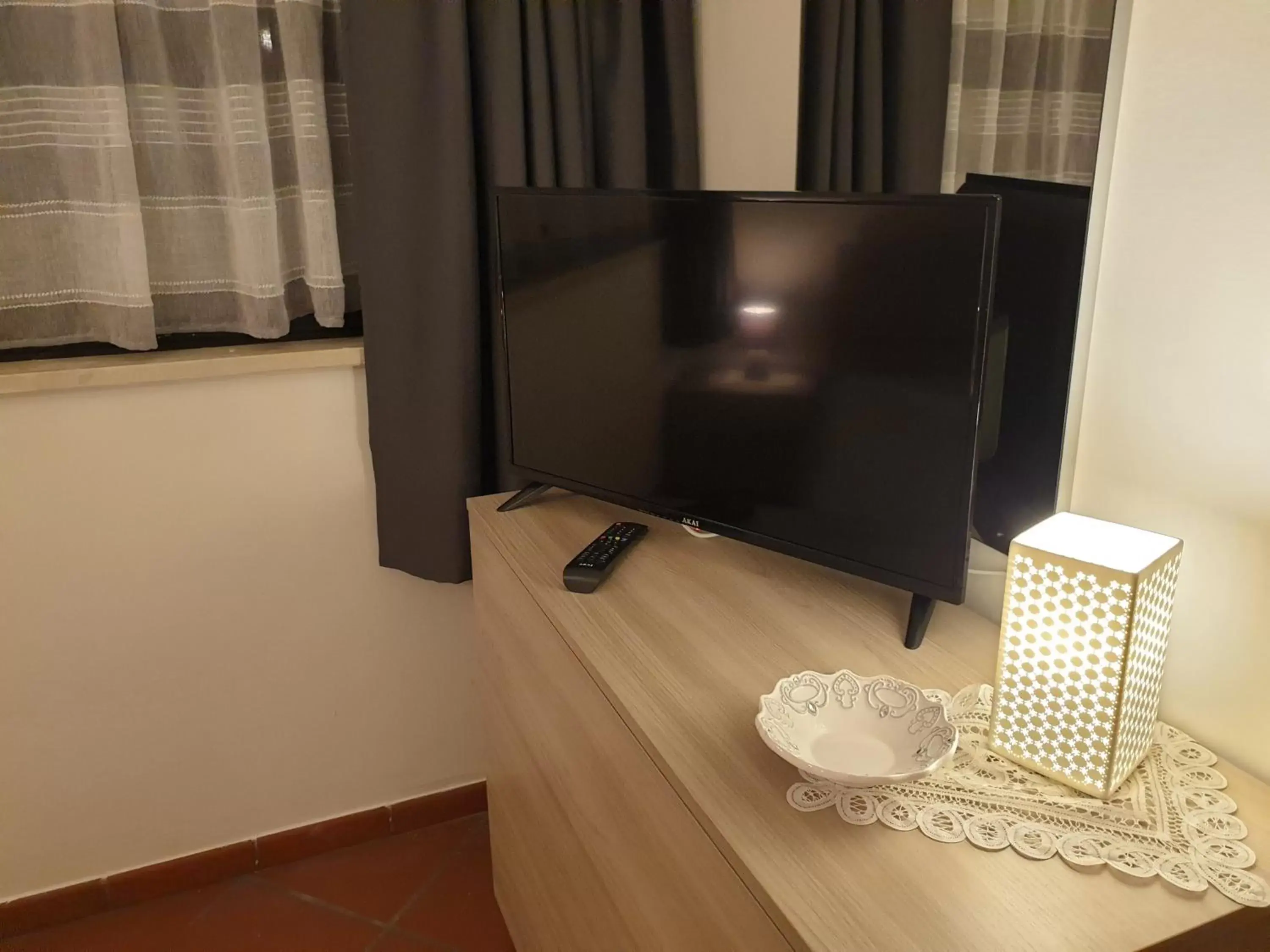 TV/Entertainment Center in 'novecento bed & breakfast