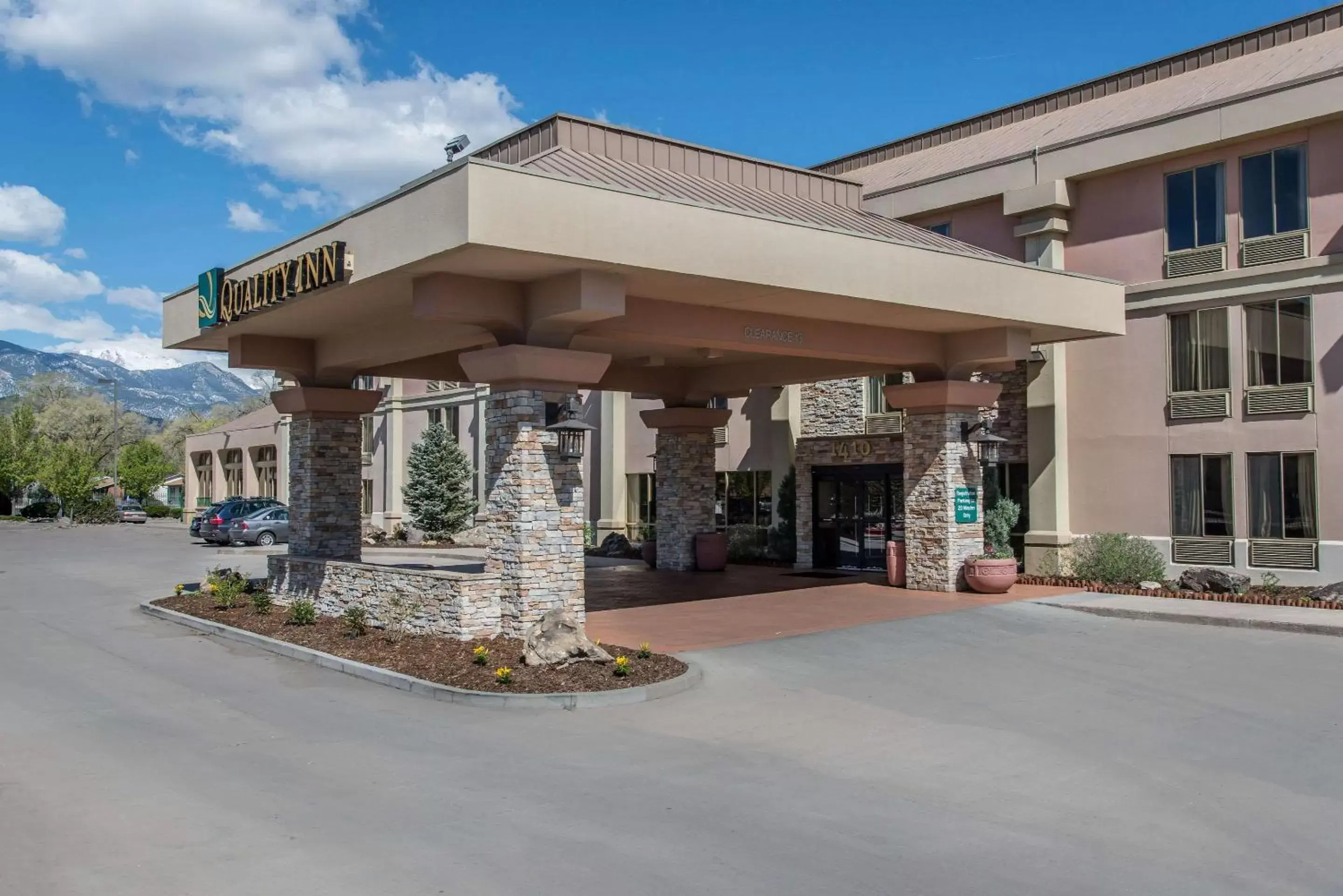 Property building in Quality Inn South Colorado Springs
