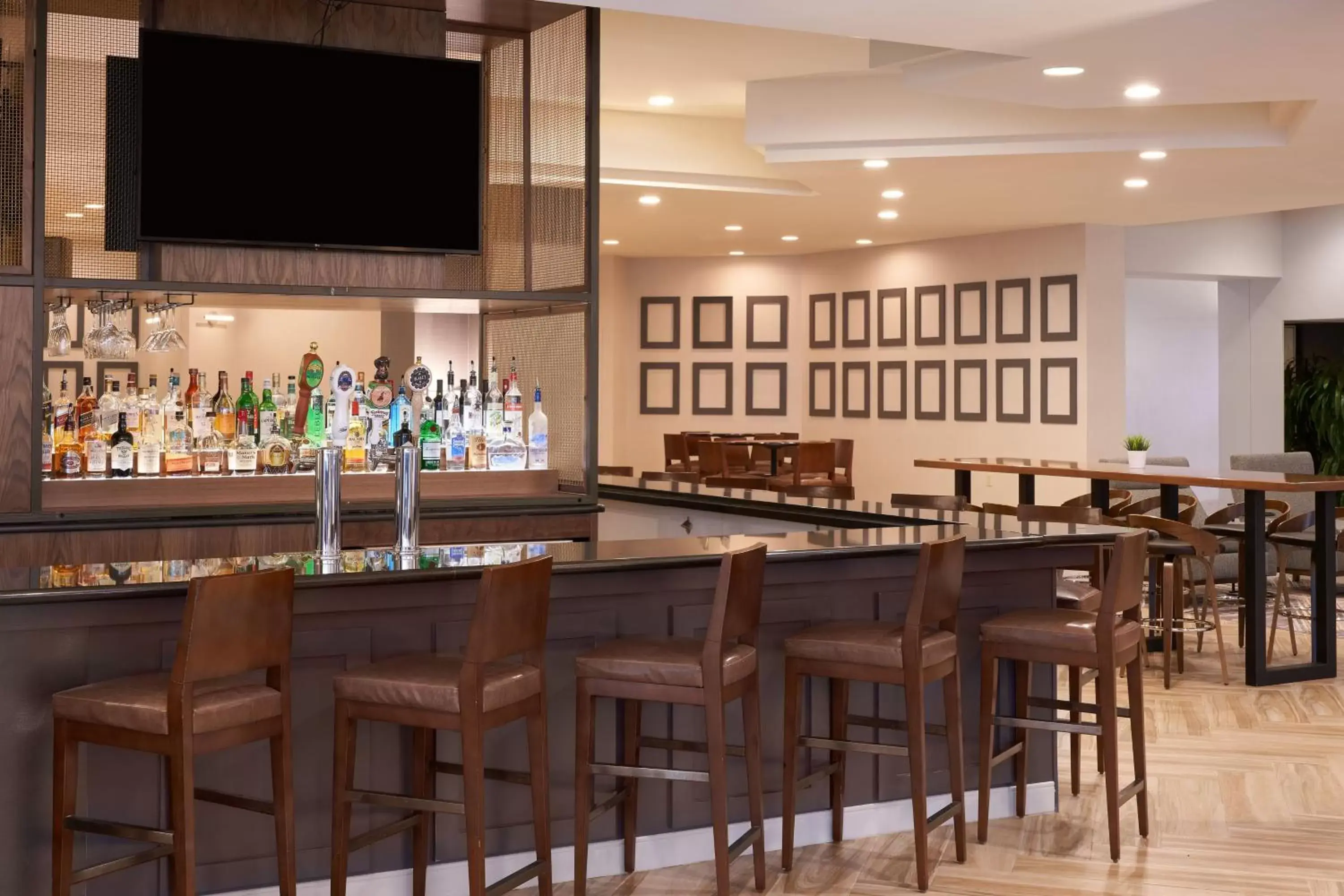 Restaurant/places to eat, Lounge/Bar in Sheraton Detroit Novi