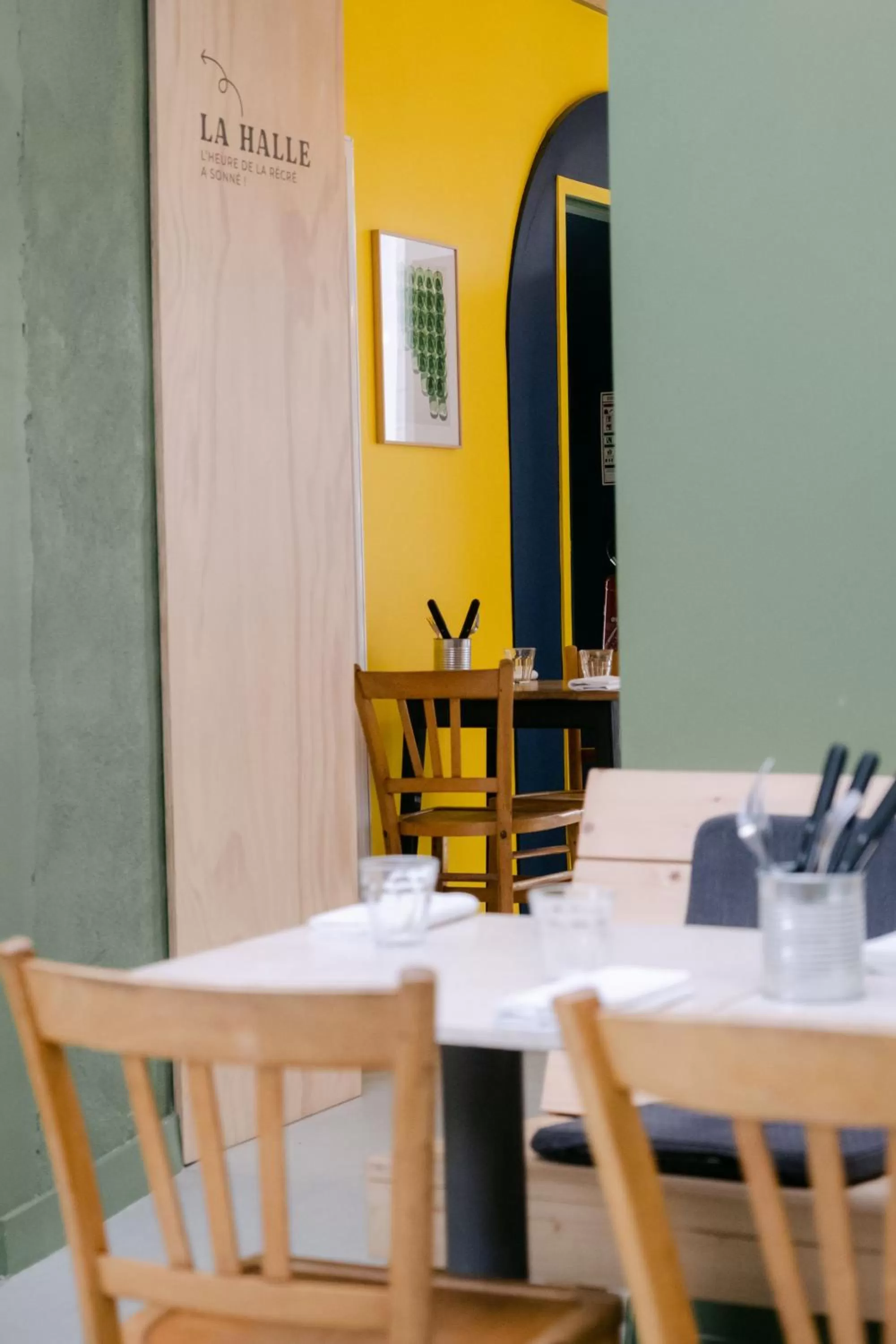 Restaurant/places to eat in Le Lieu Dit