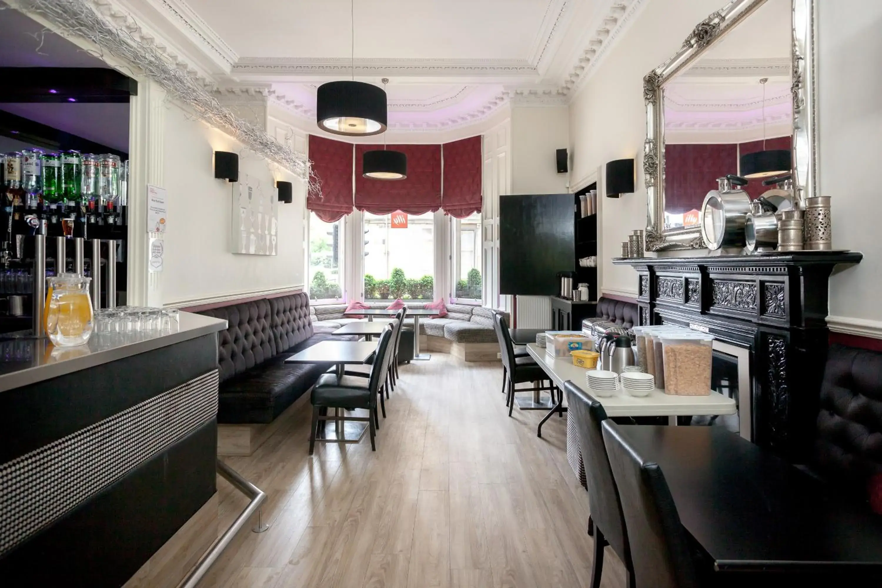 TV and multimedia, Restaurant/Places to Eat in West End Hotel