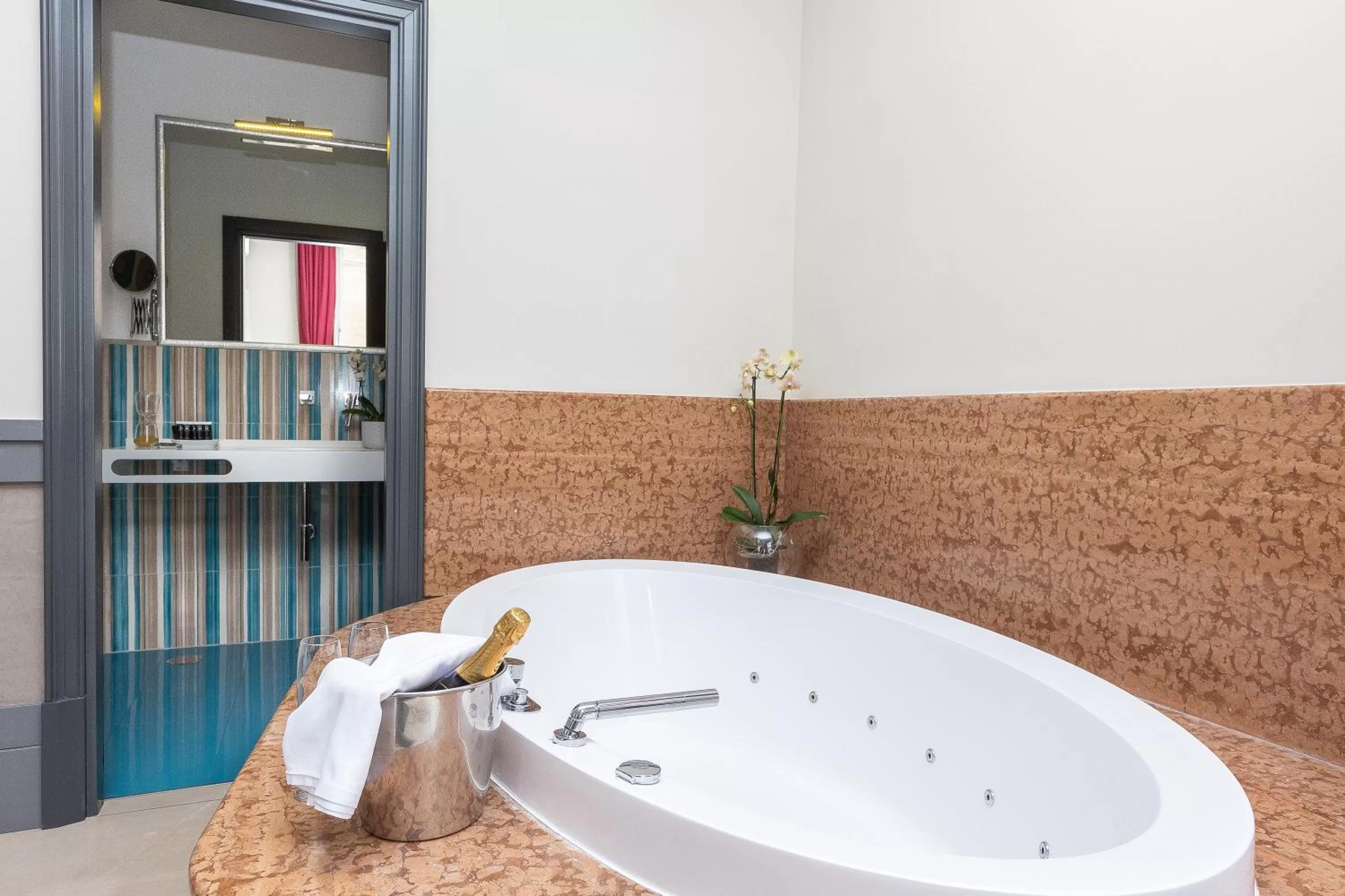 Hot Tub in Hotel Castellino Roma